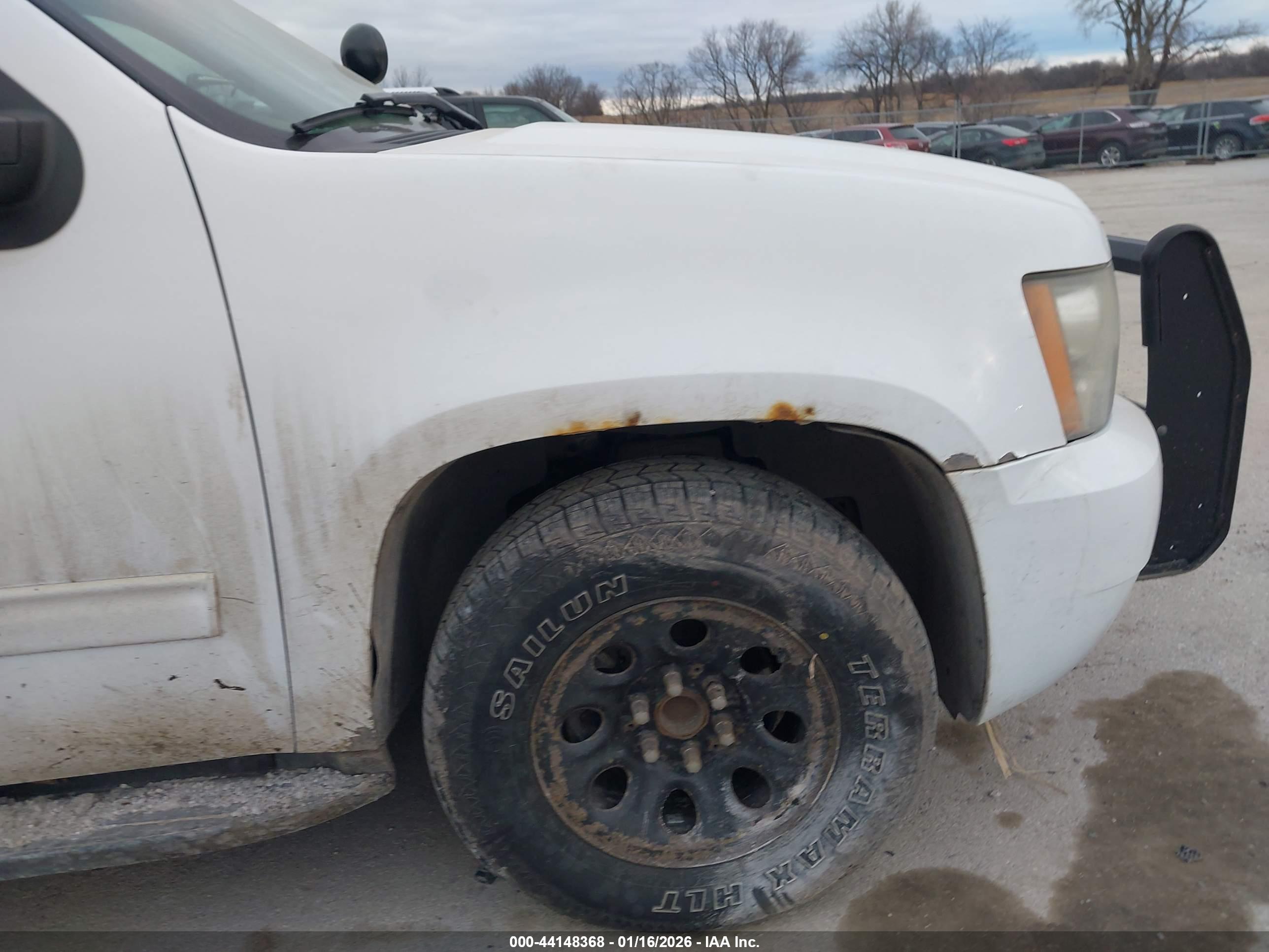 CHEVROLET TAHOE image 6