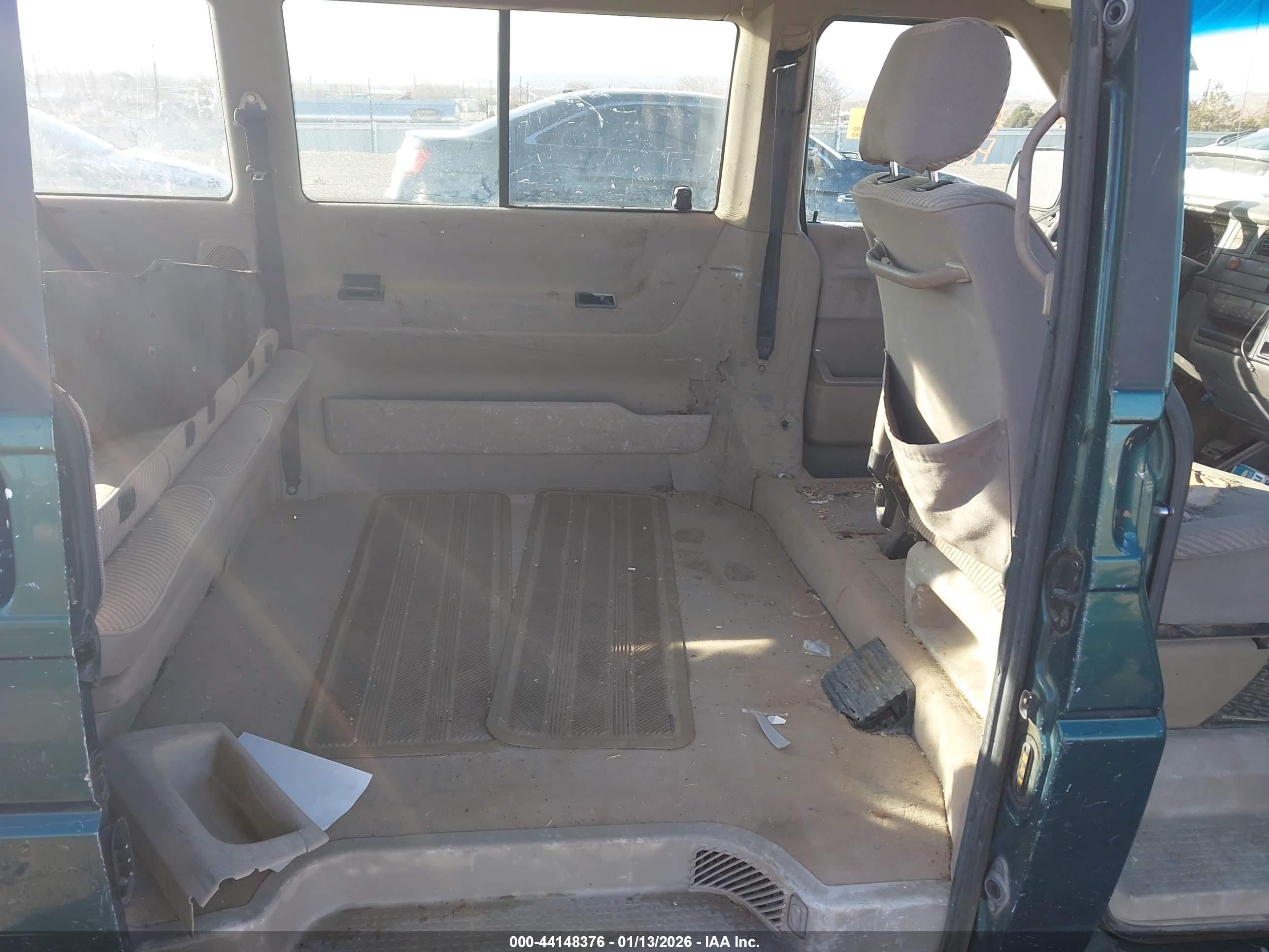 VOLKSWAGEN EUROVAN image 8