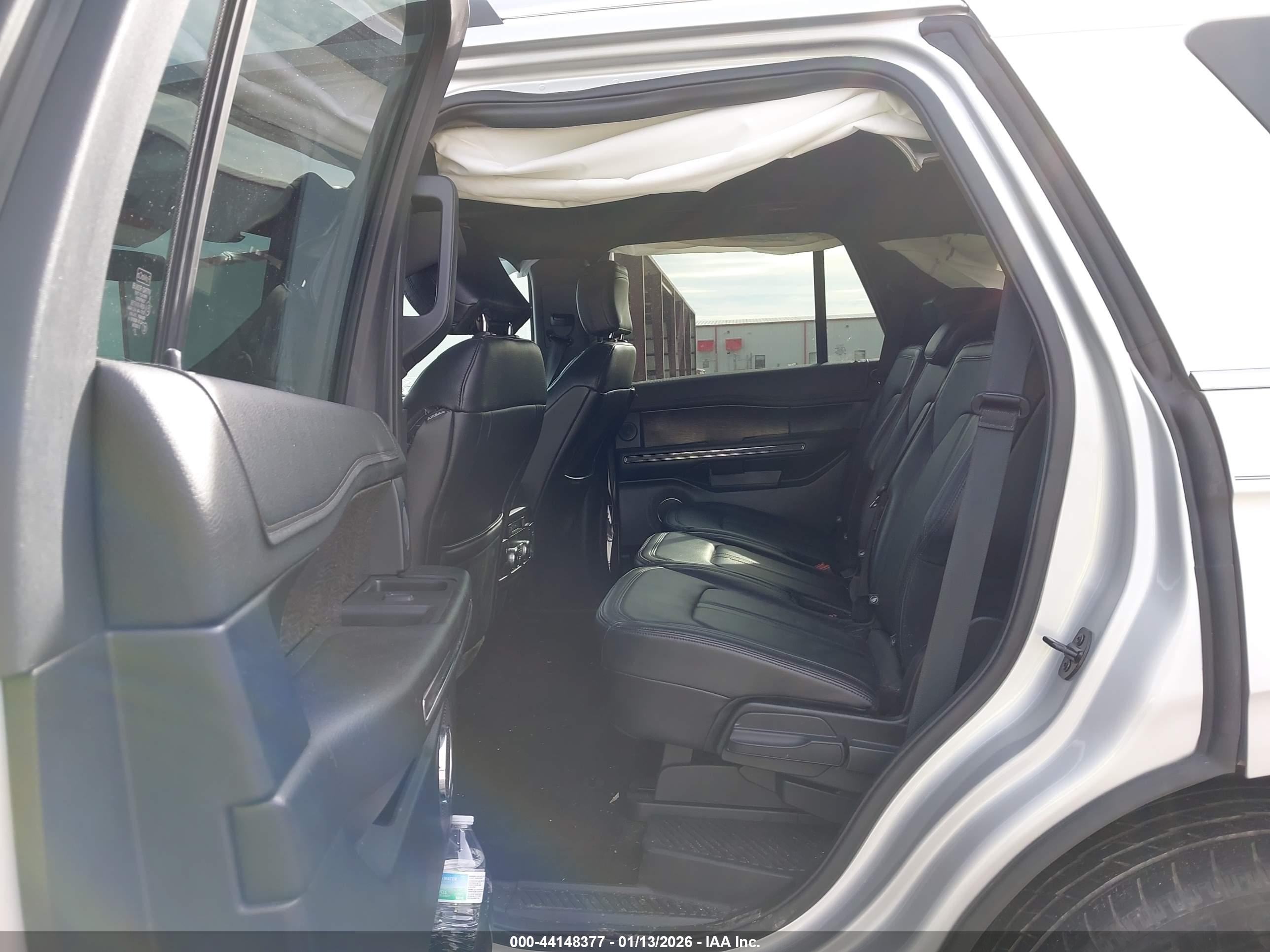 FORD EXPEDITION image 8