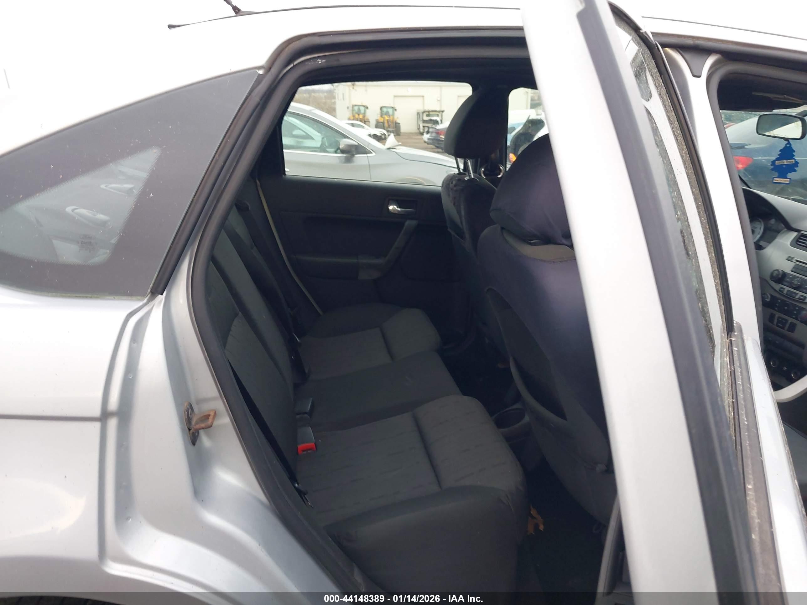 FORD FOCUS image 8