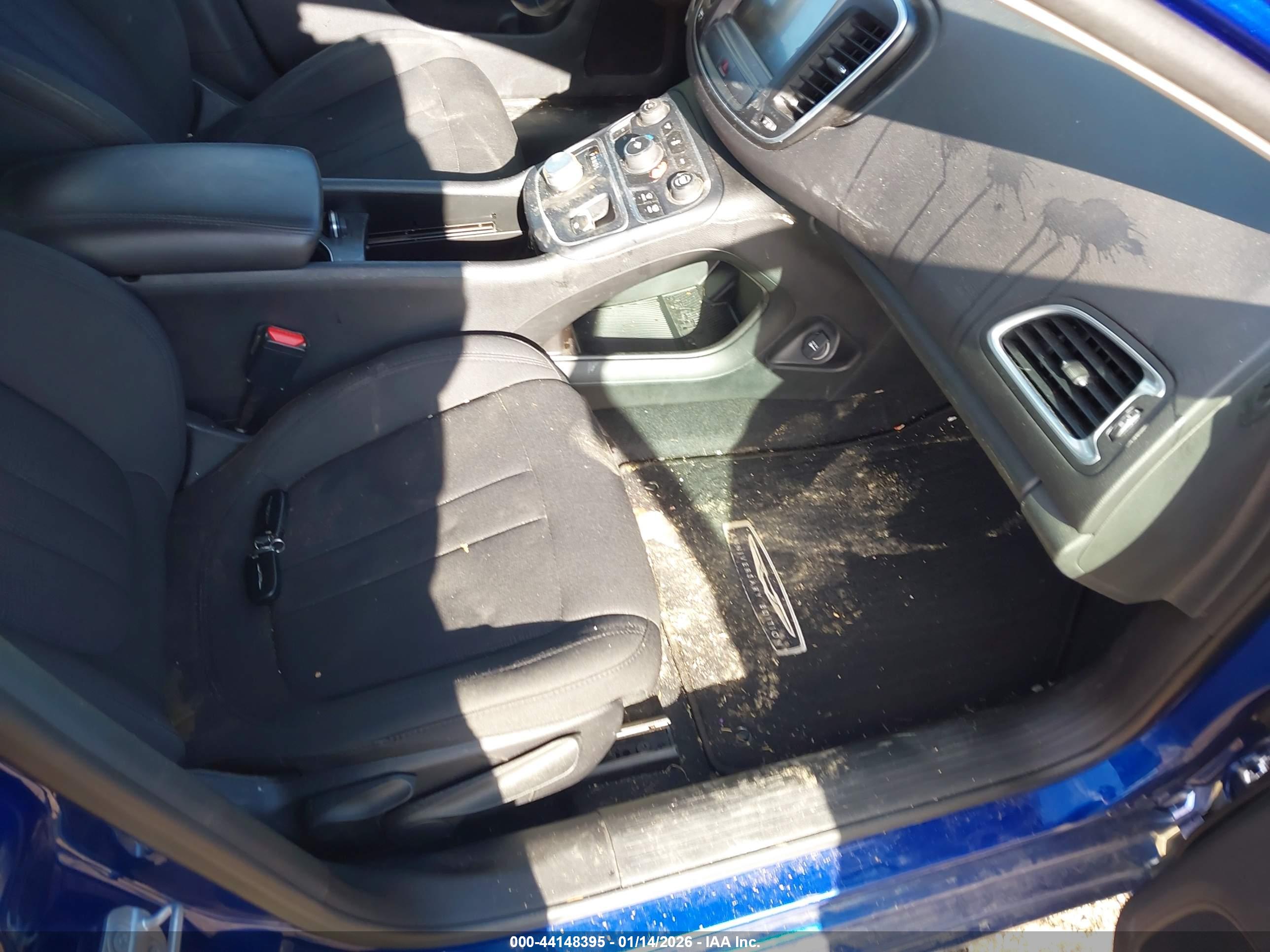 CHRYSLER 200 image 5