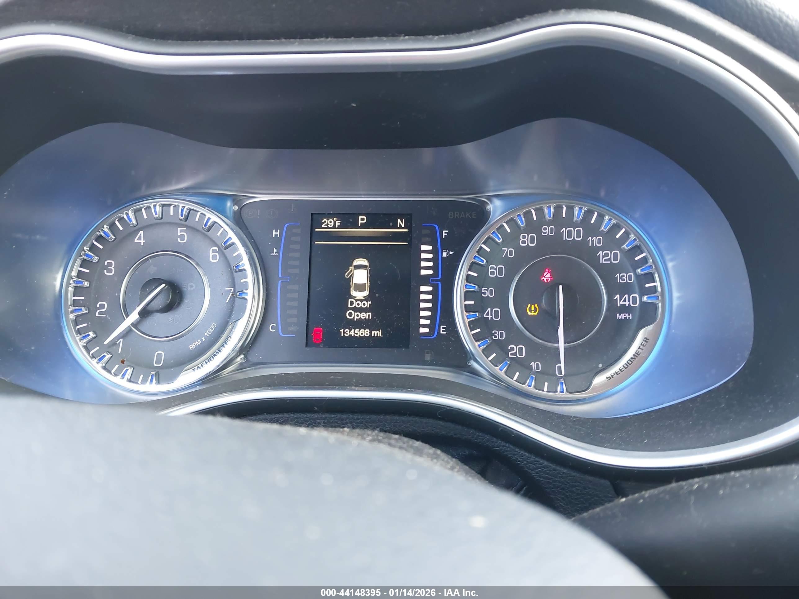 CHRYSLER 200 image 7