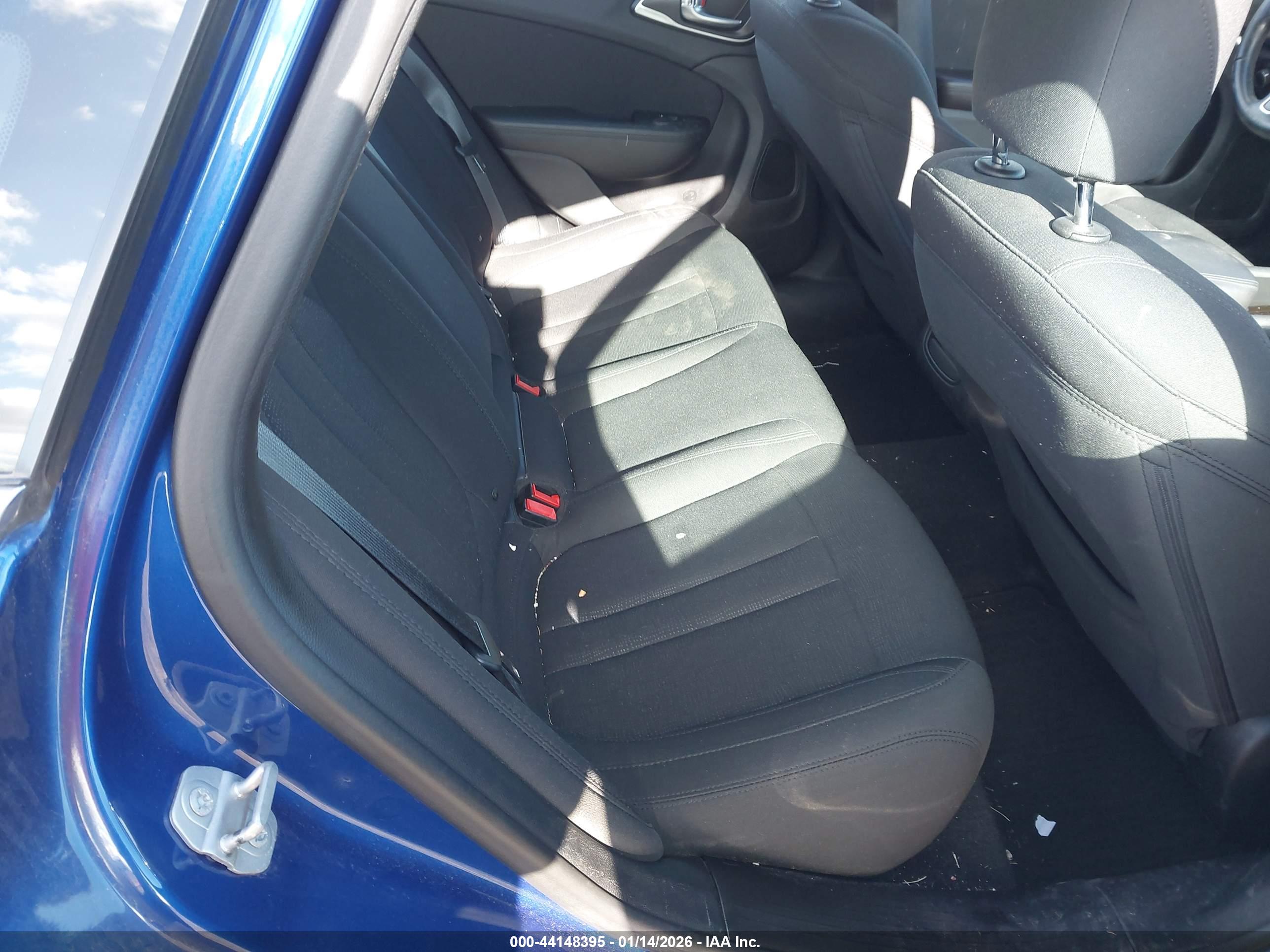 CHRYSLER 200 image 8