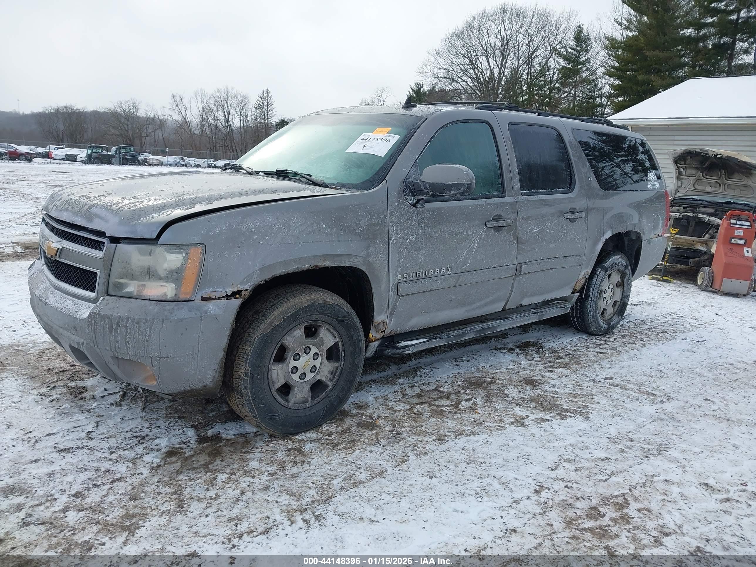 CHEVROLET SUBURBAN image 2