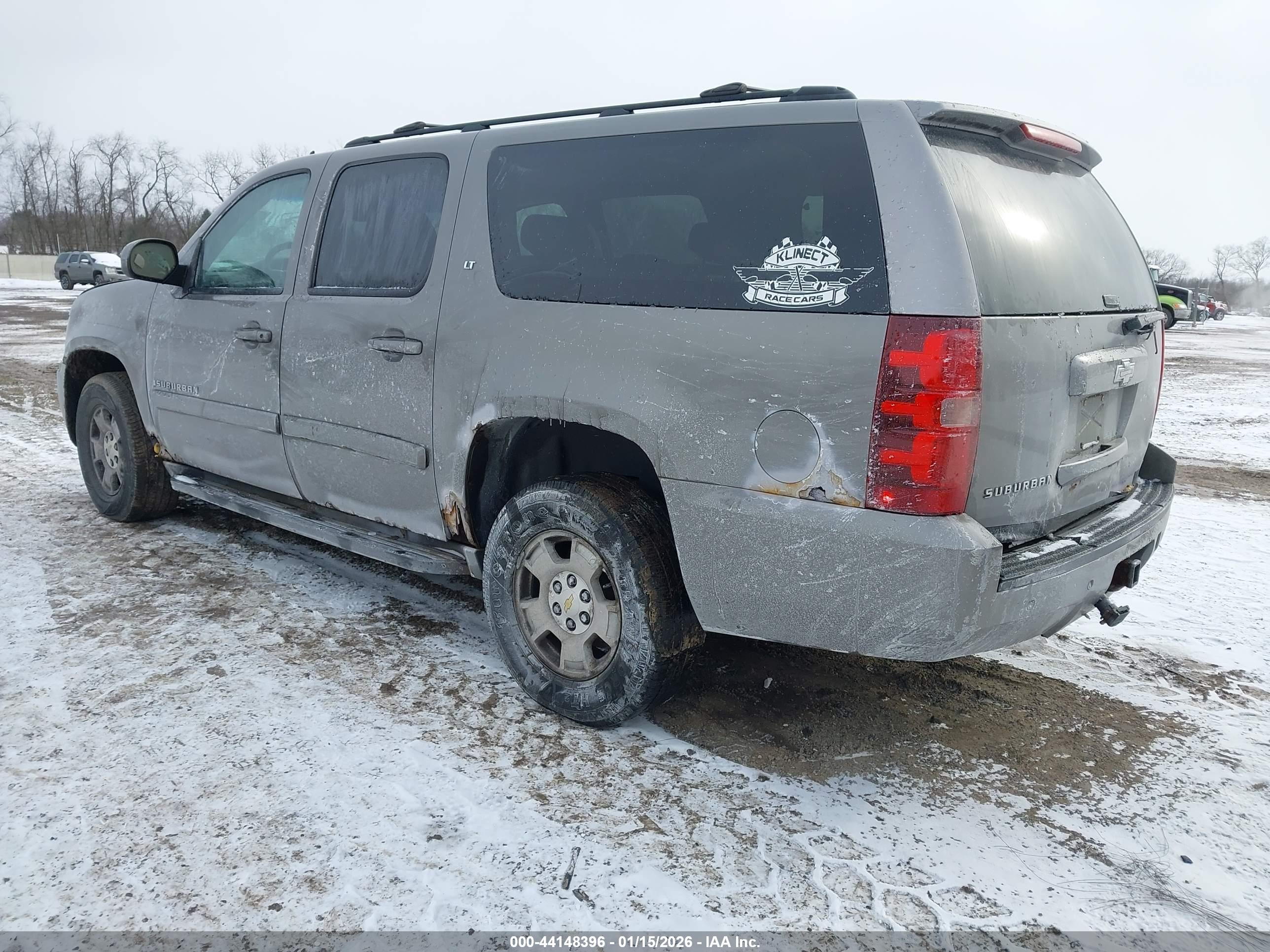 CHEVROLET SUBURBAN image 3