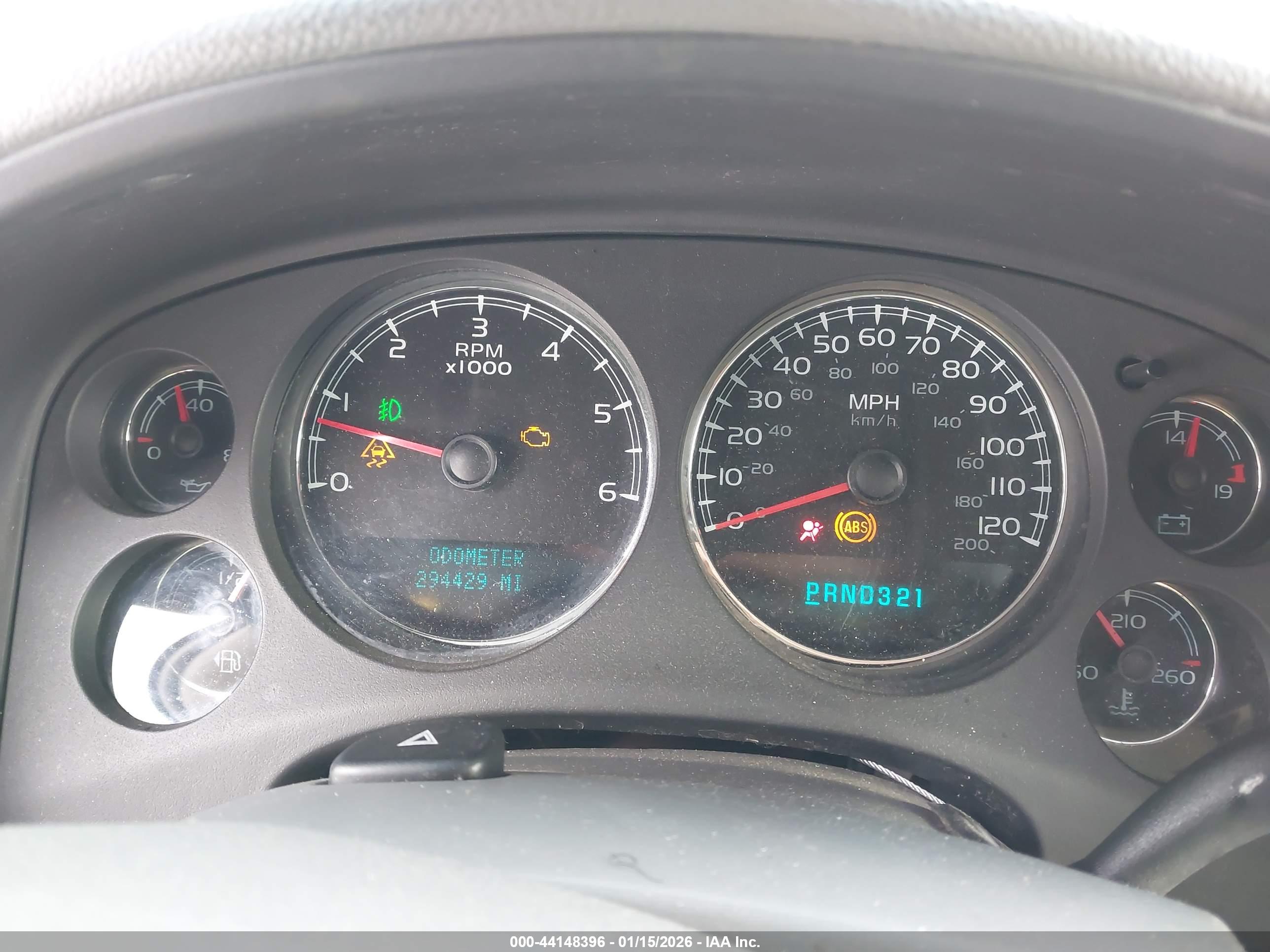 CHEVROLET SUBURBAN image 7