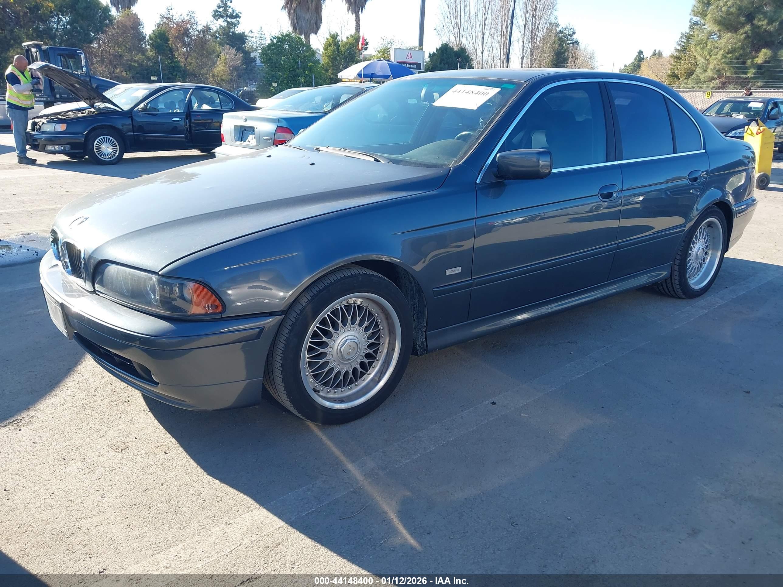BMW 525I image 2