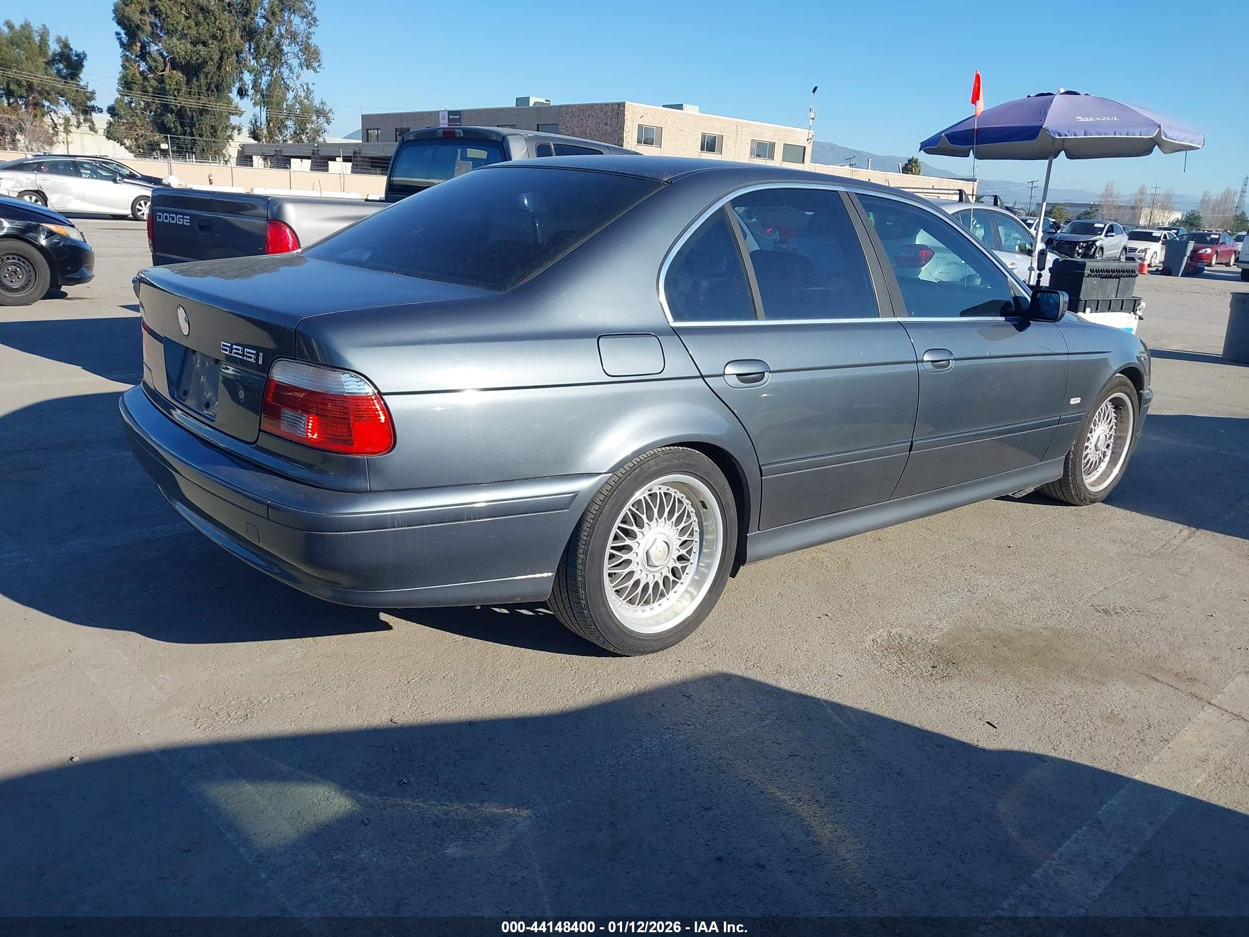 BMW 525I image 4