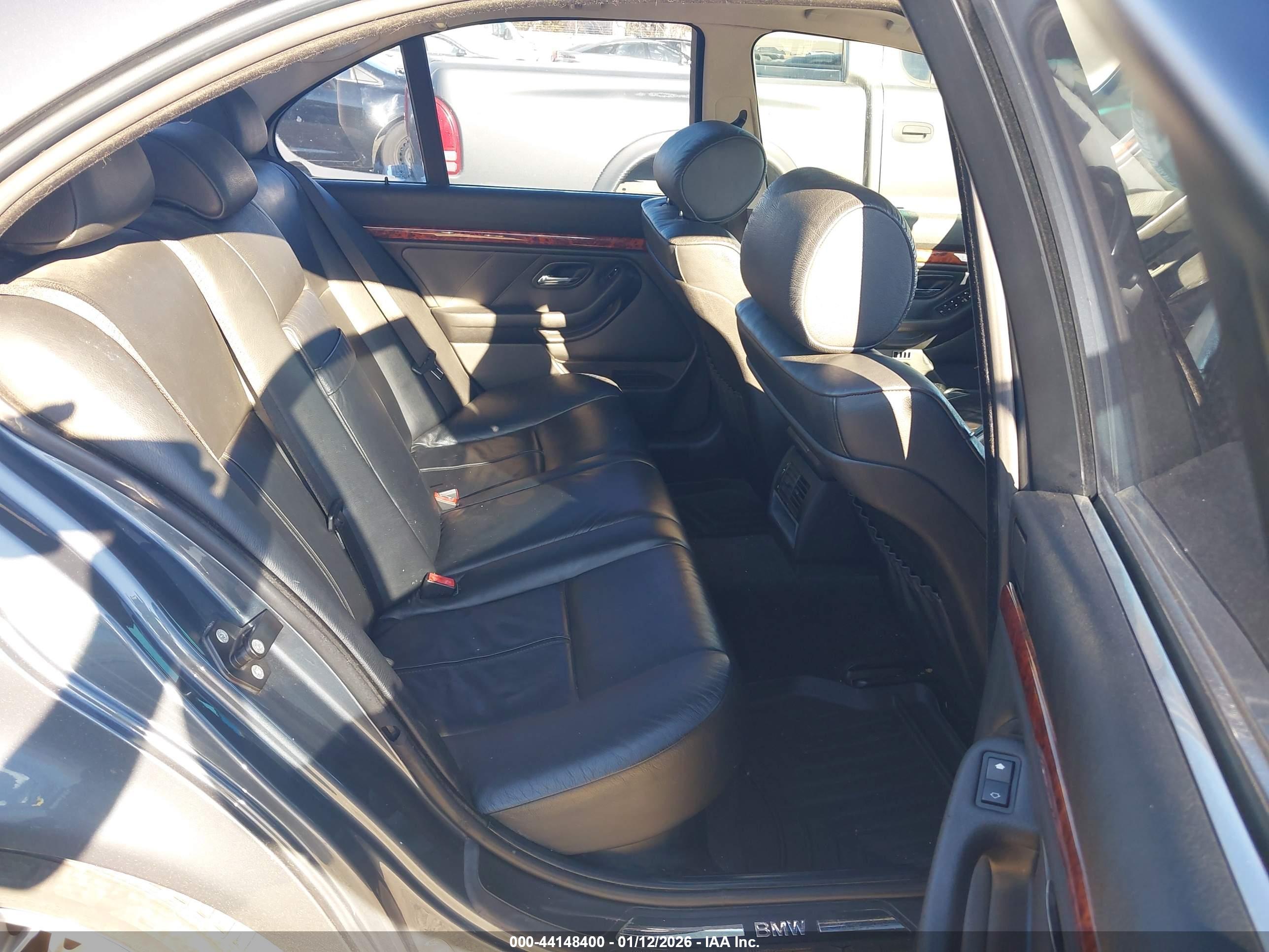 BMW 525I image 8