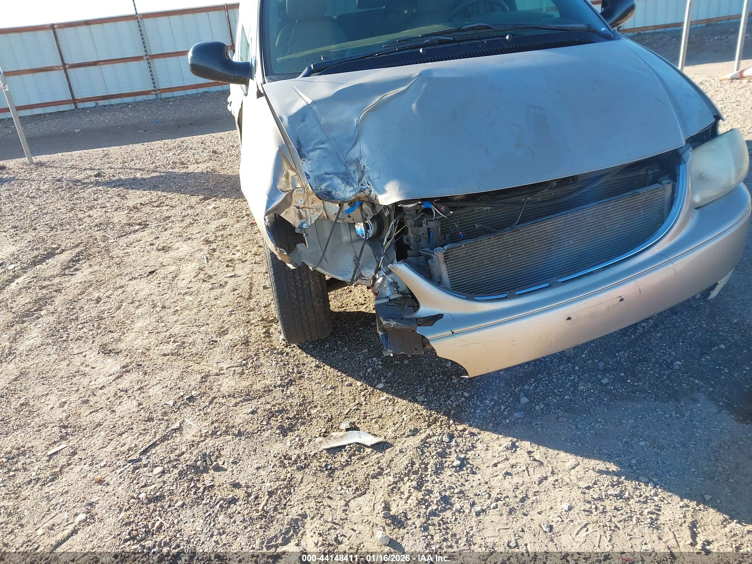 CHRYSLER TOWN image 6