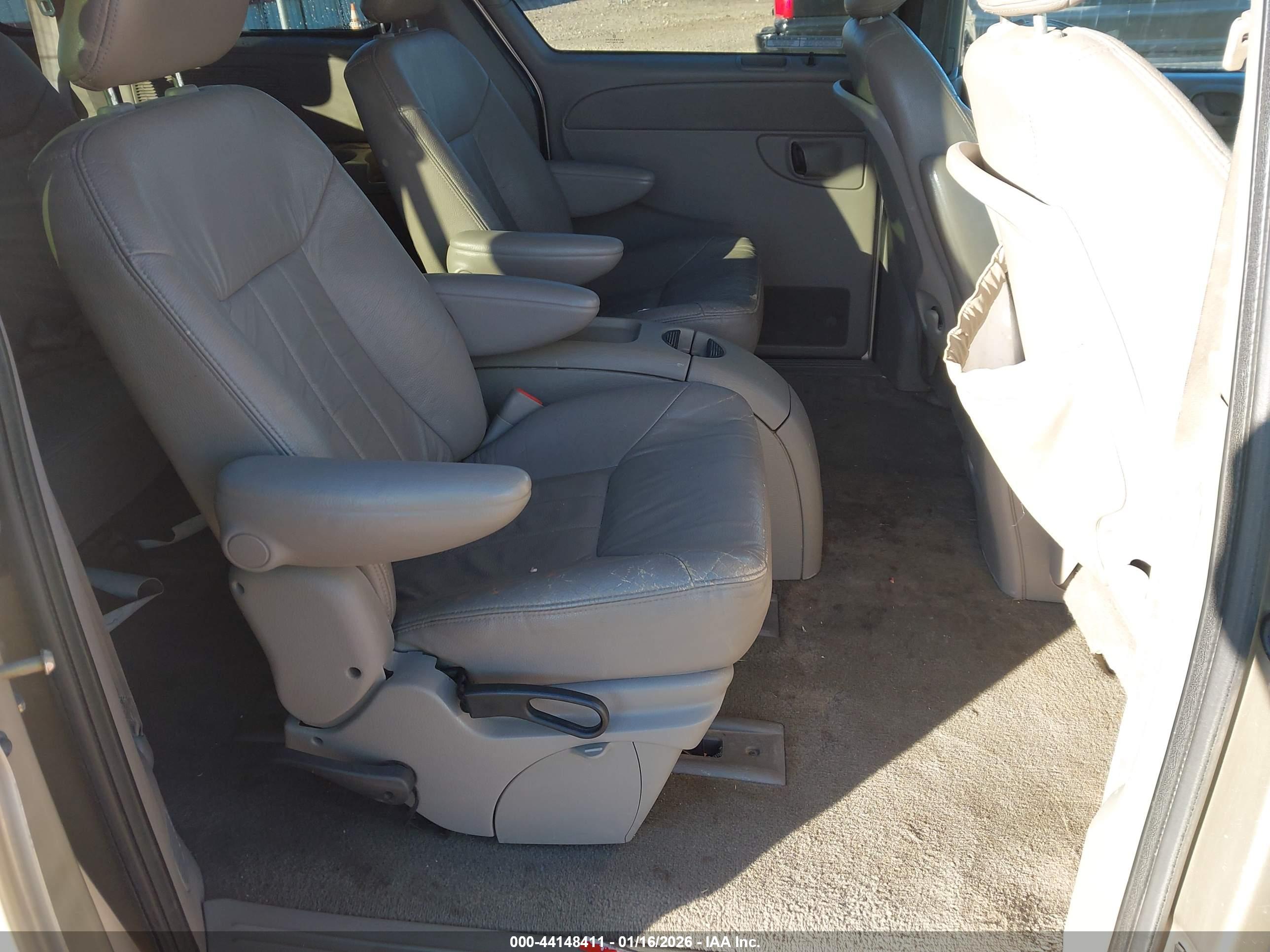 CHRYSLER TOWN image 8