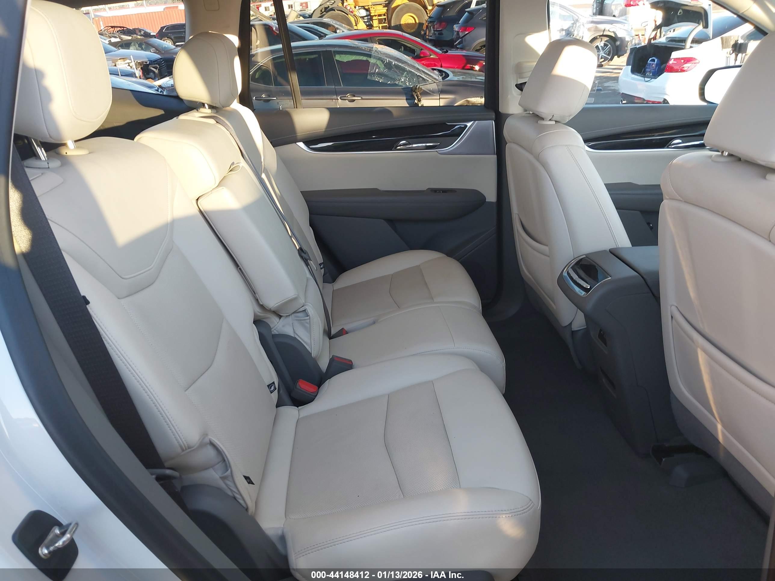 CADILLAC XT6 image 8