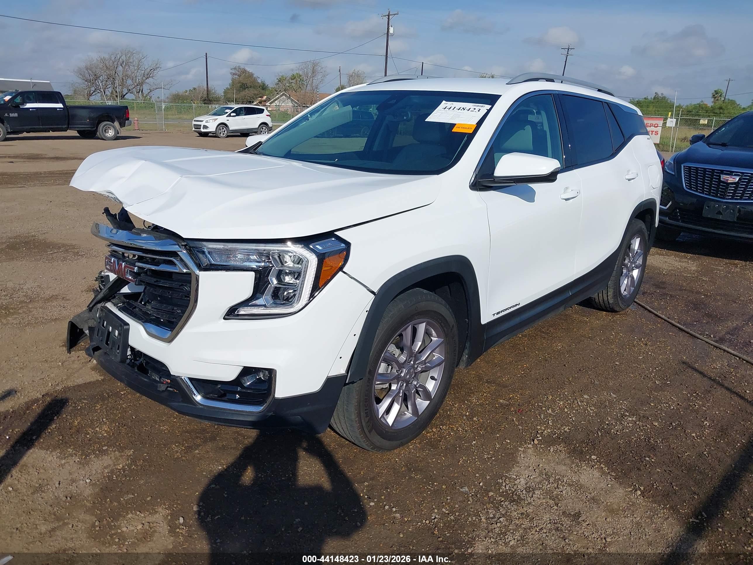 GMC TERRAIN image 2