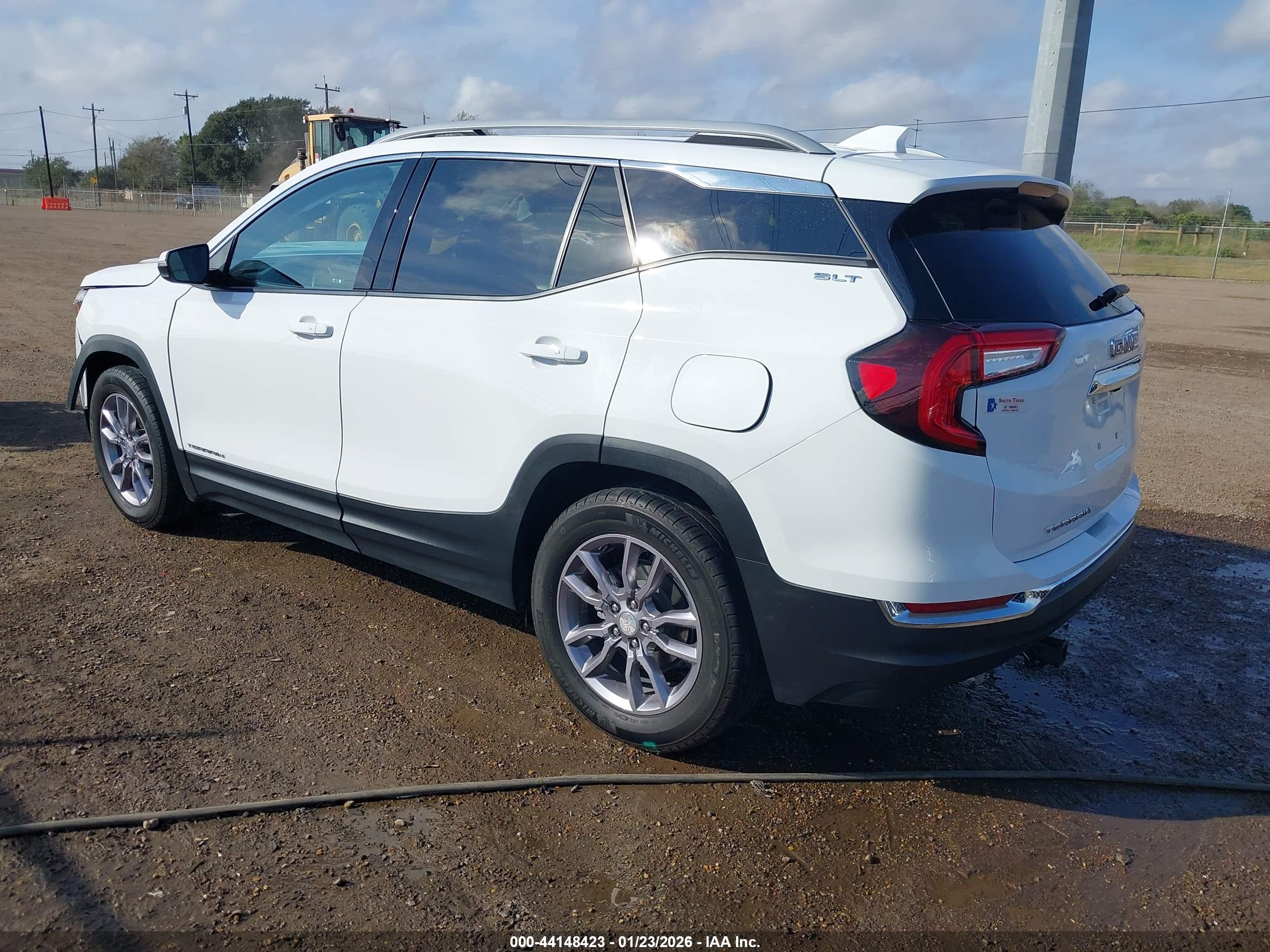 GMC TERRAIN image 3