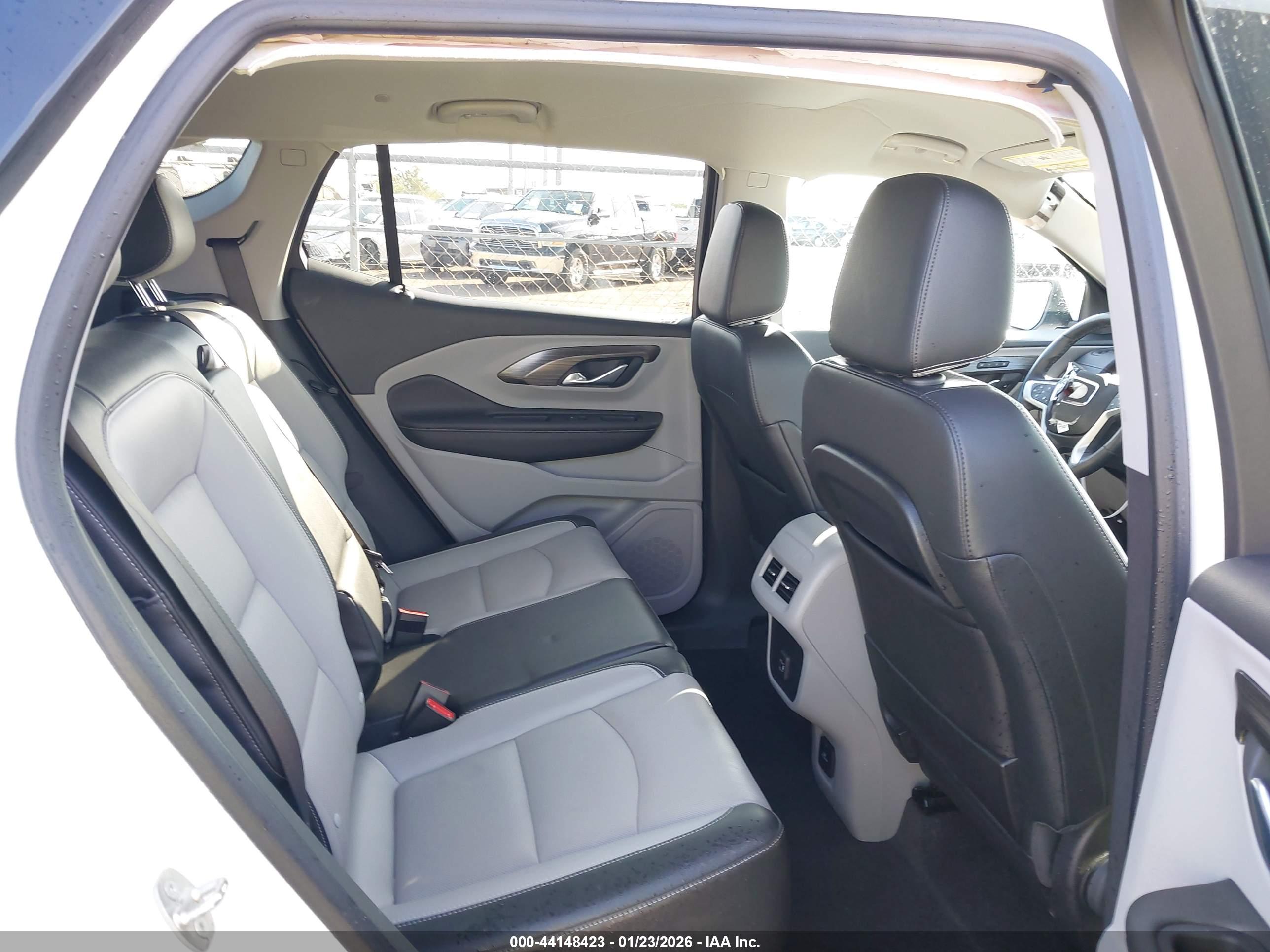 GMC TERRAIN image 8