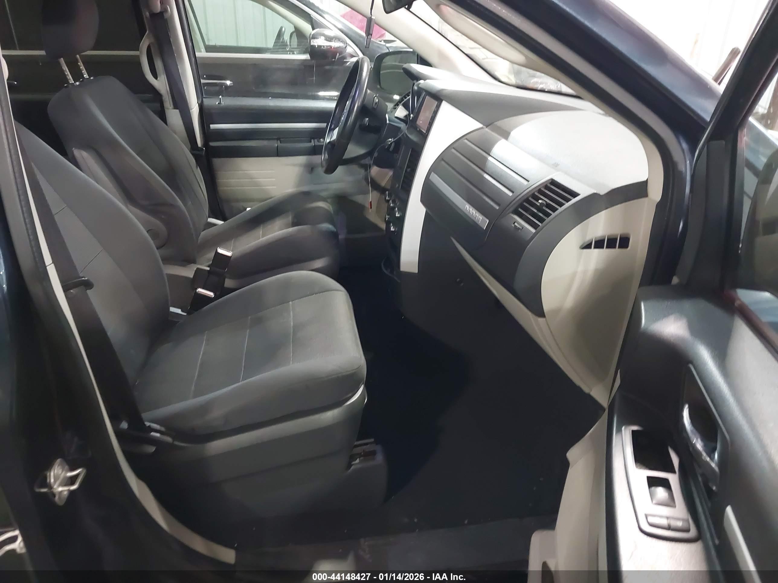 DODGE GRAND image 5