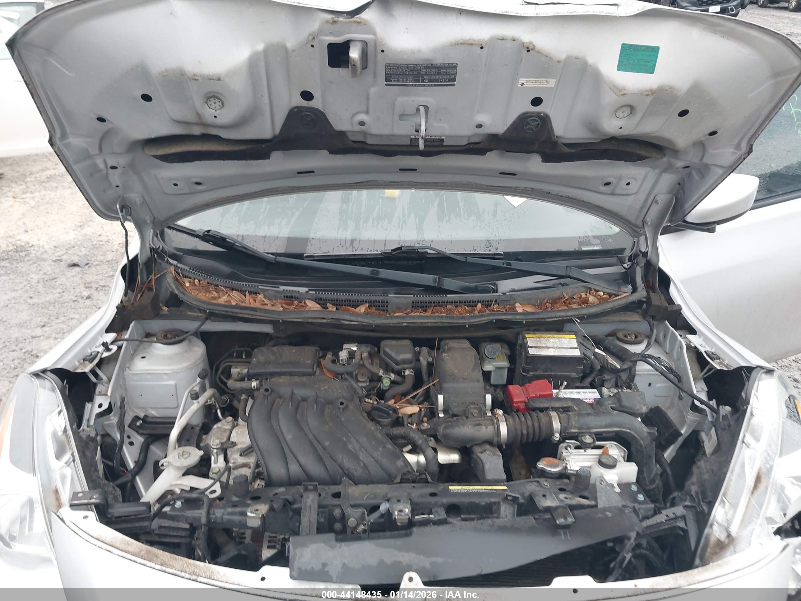 NISSAN VERSA image 10