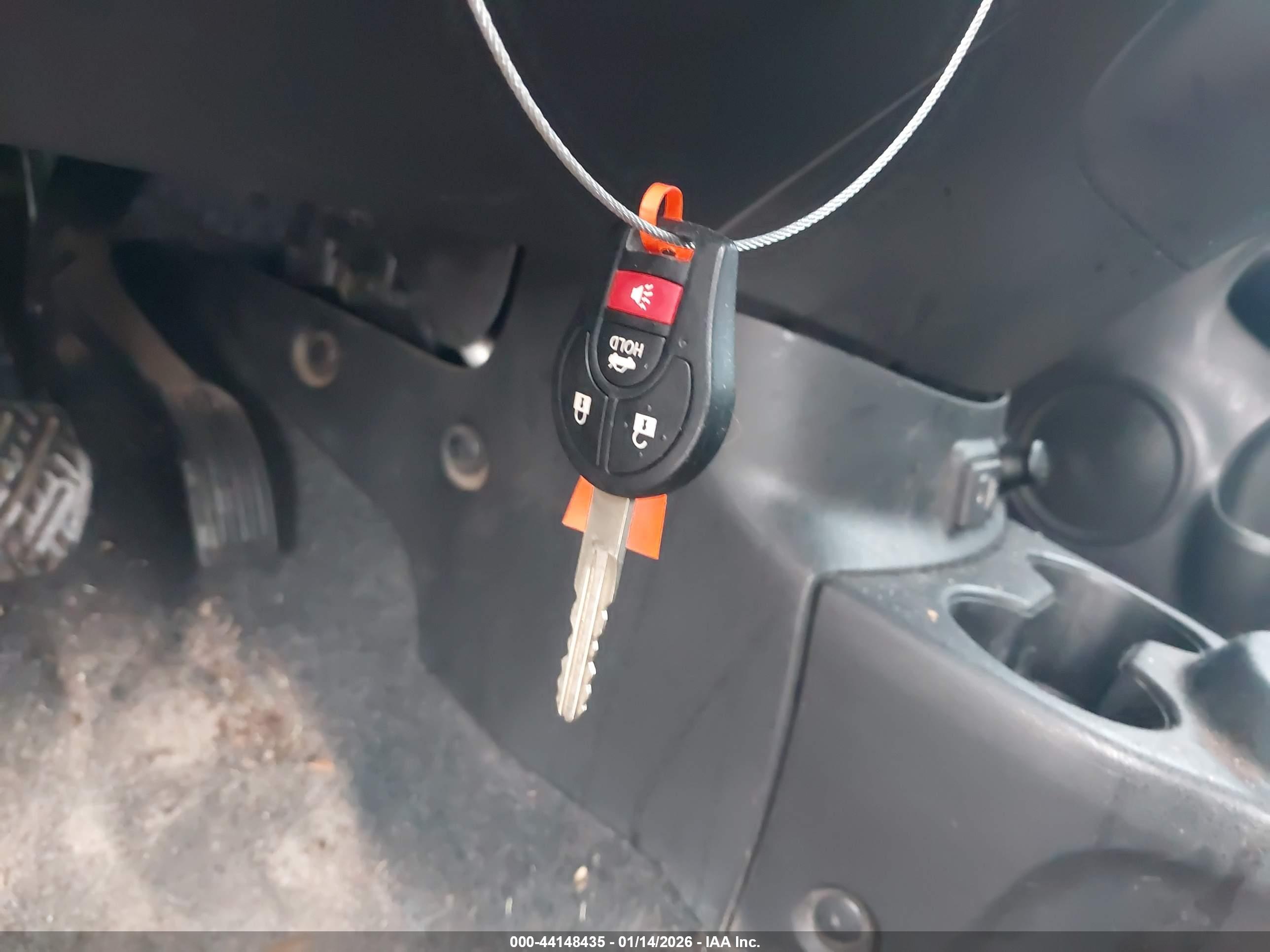 NISSAN VERSA image 11