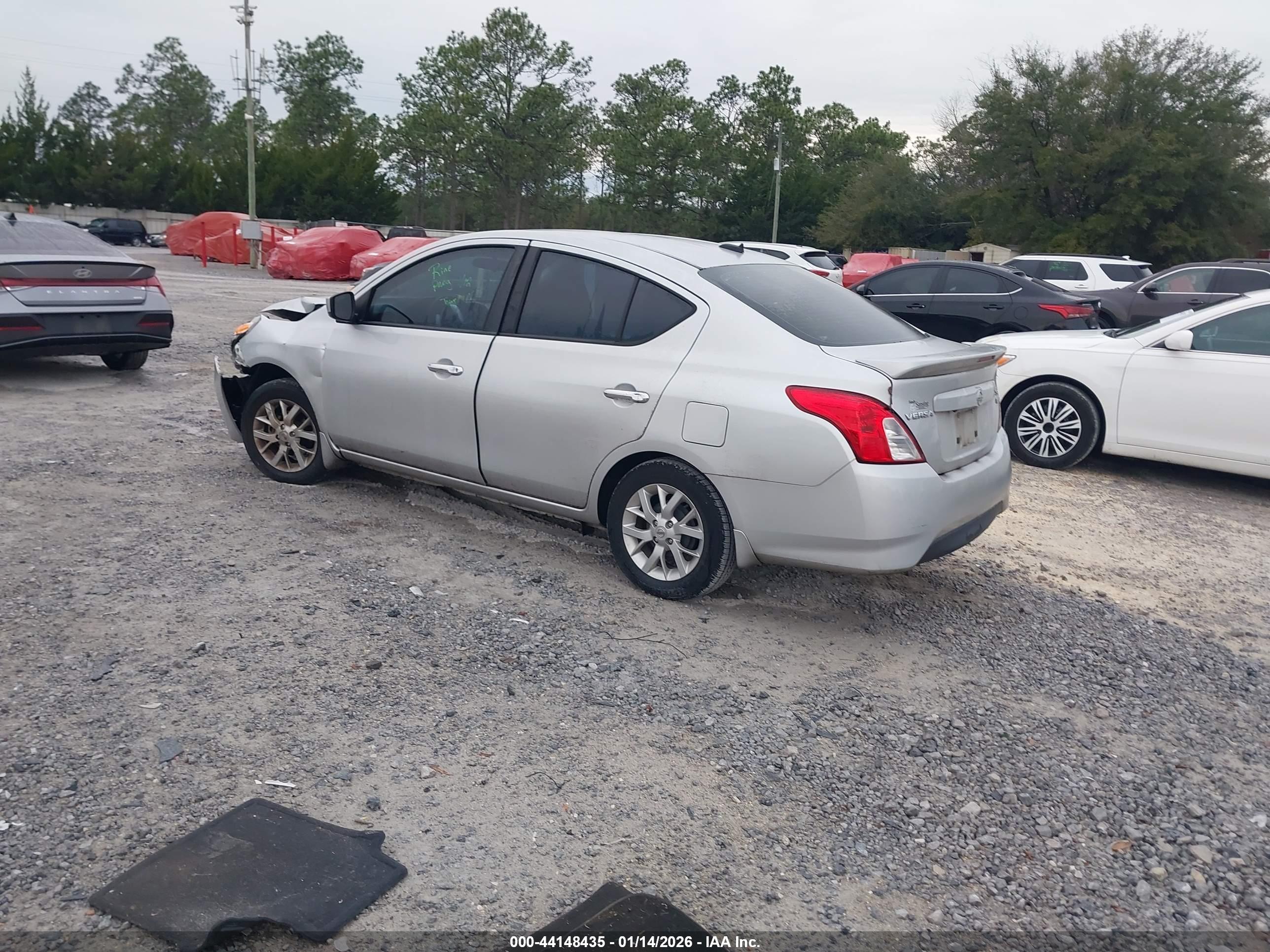 NISSAN VERSA image 3