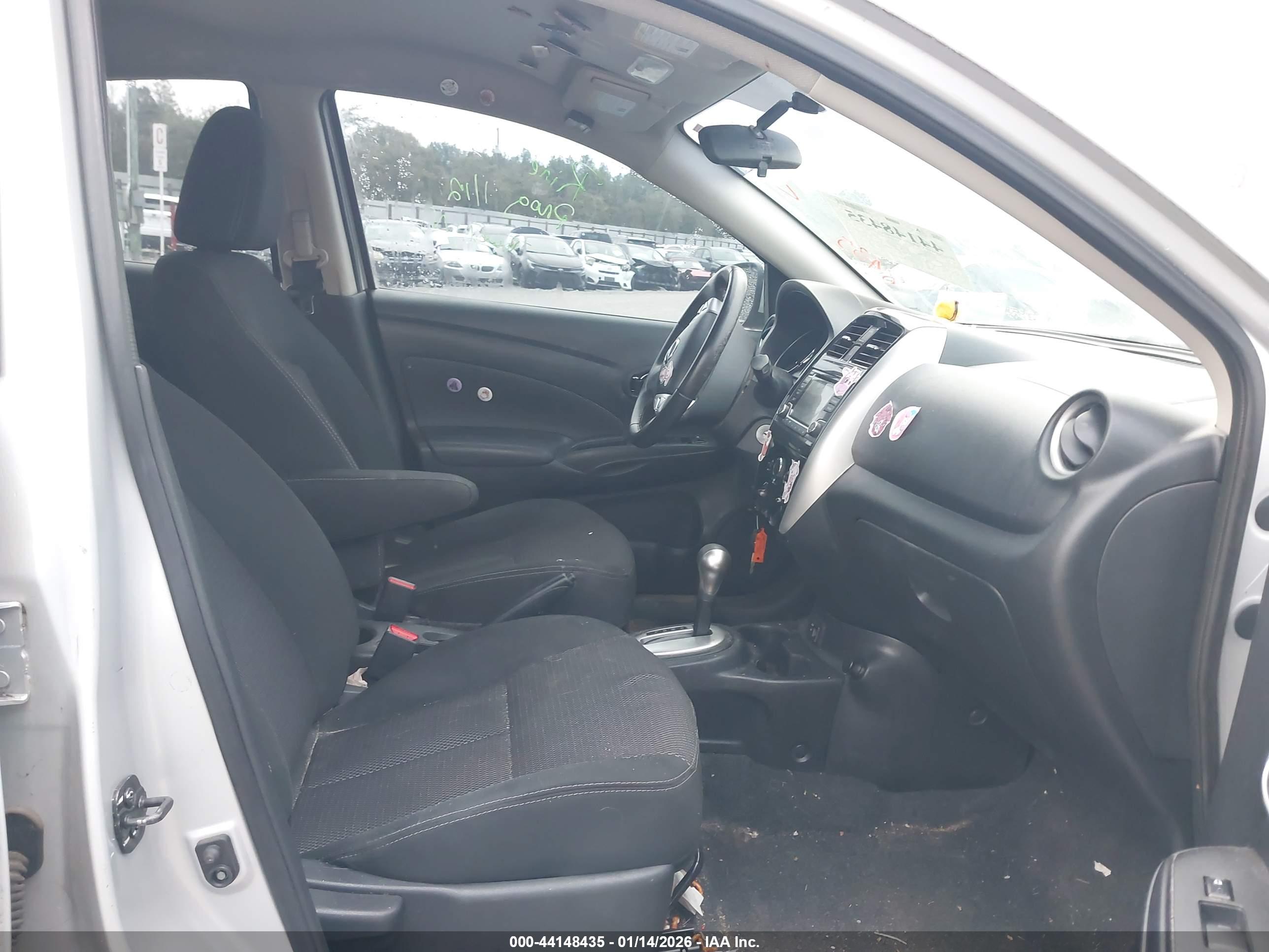 NISSAN VERSA image 5
