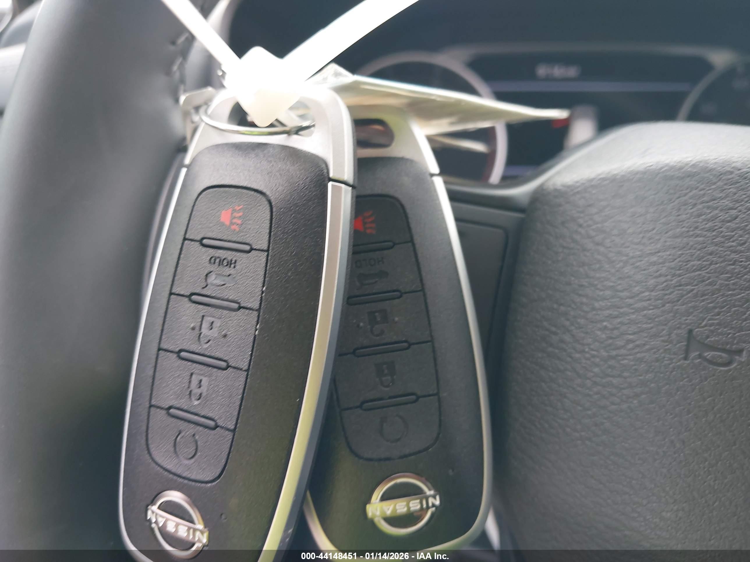 NISSAN ROGUE image 11