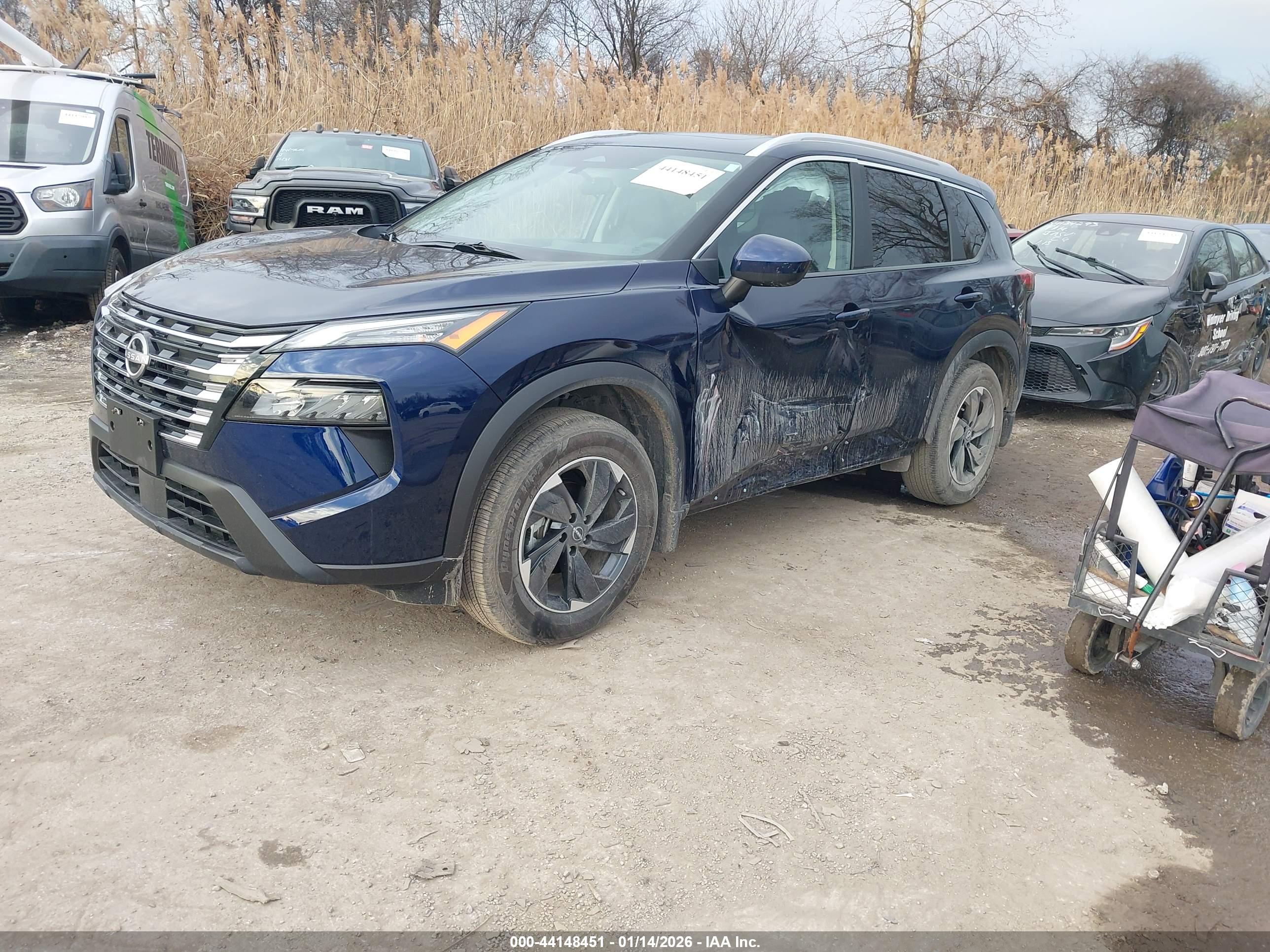 NISSAN ROGUE image 2