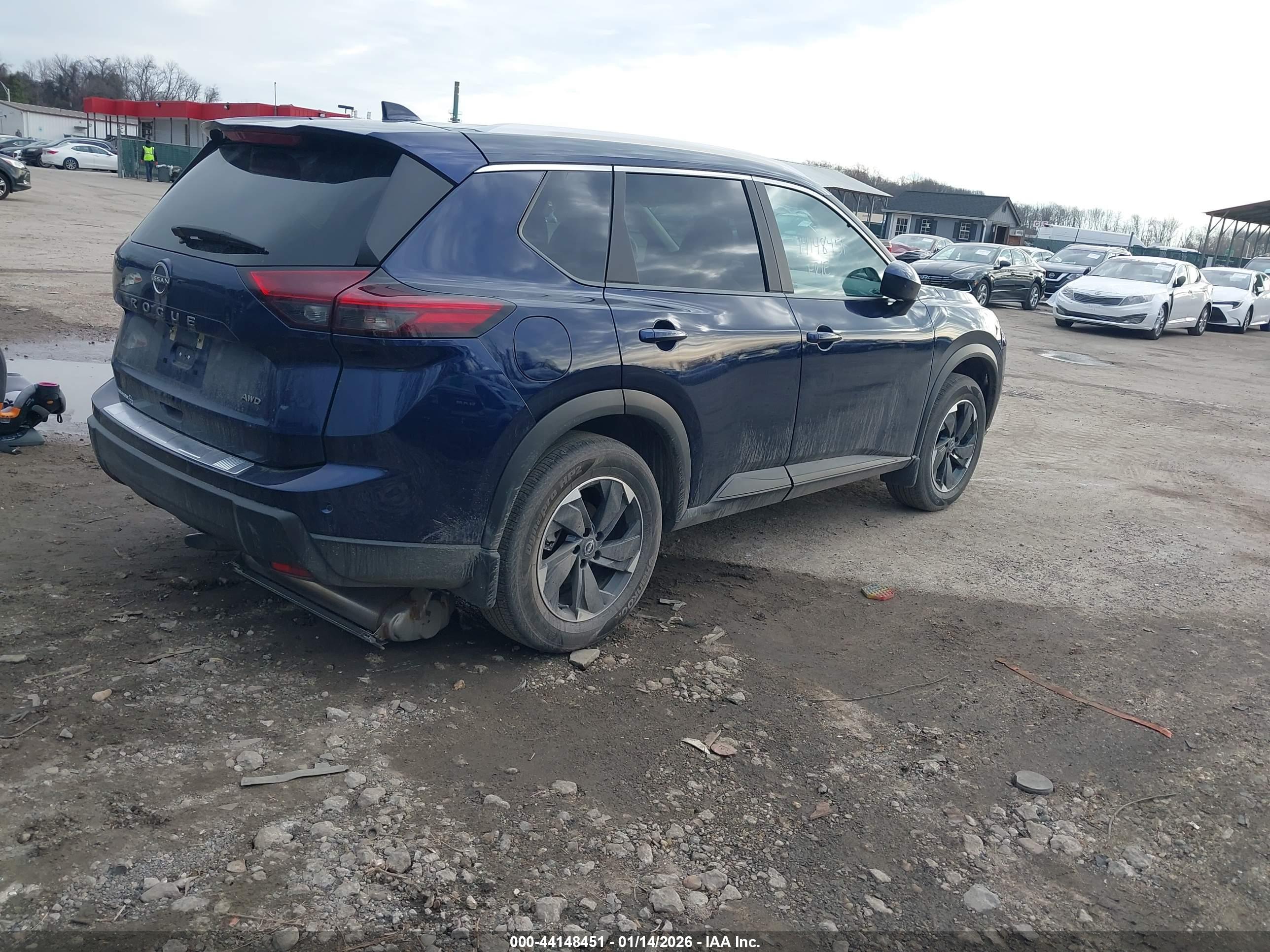 NISSAN ROGUE image 4