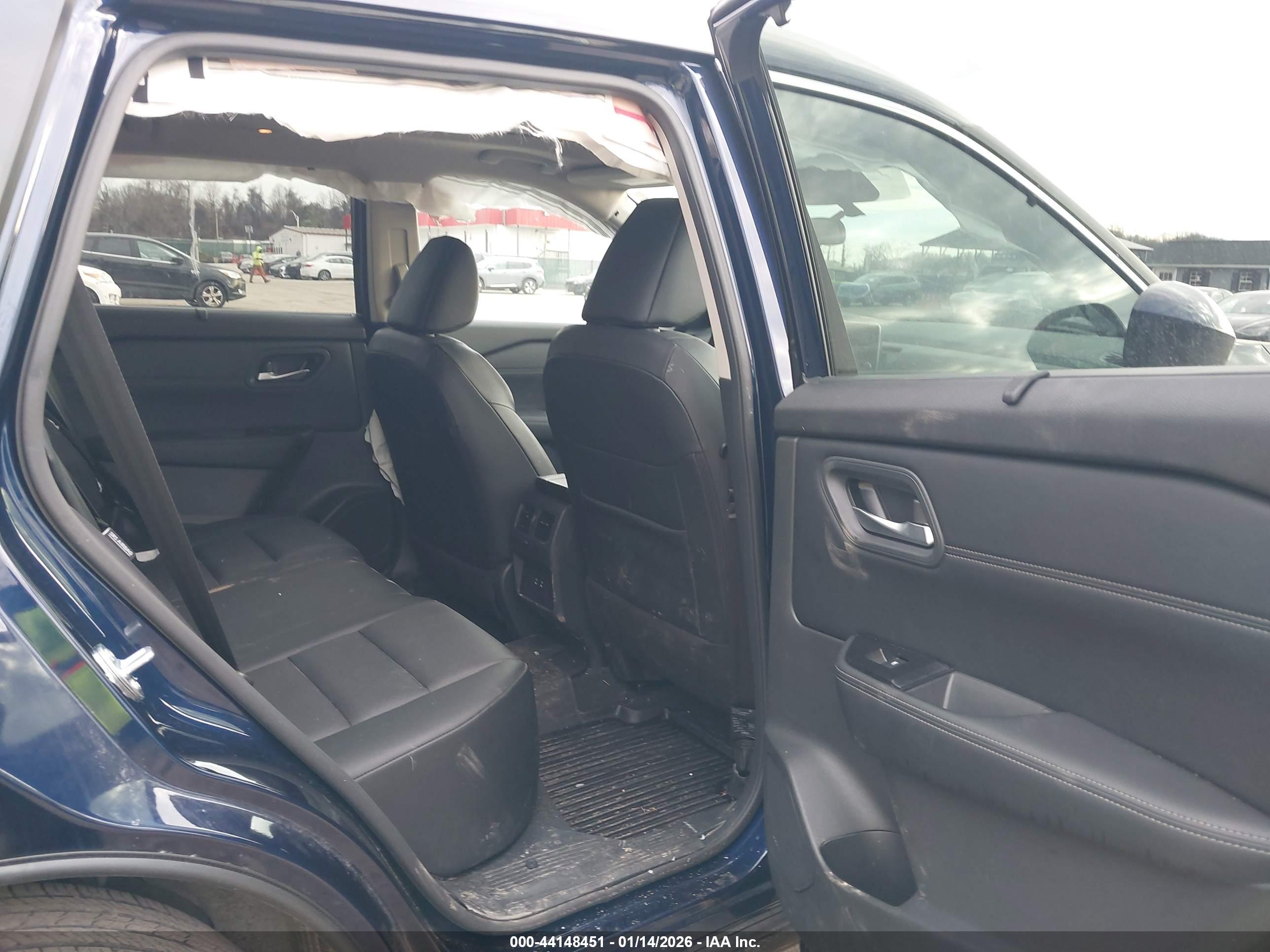 NISSAN ROGUE image 8