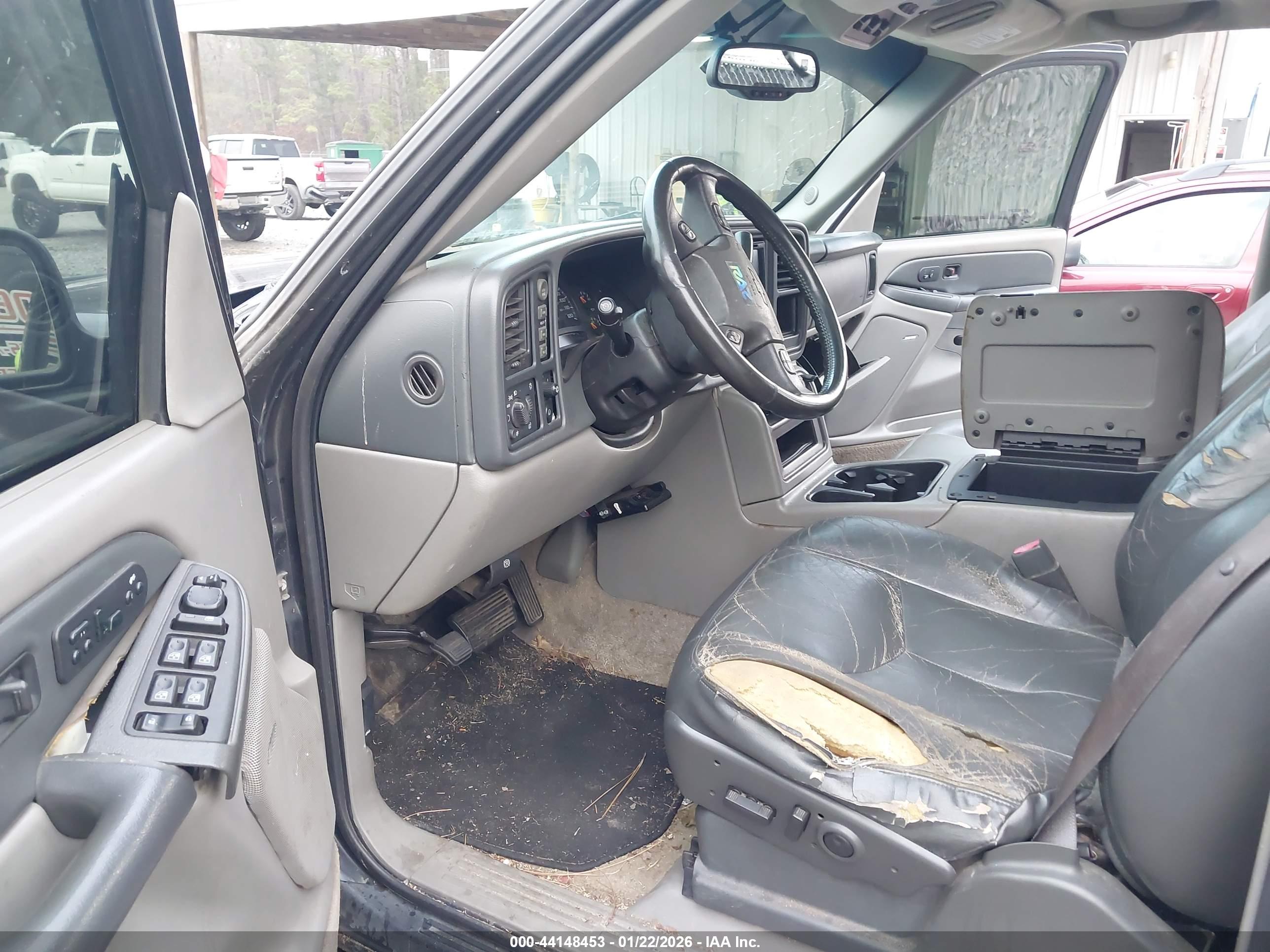 CHEVROLET SUBURBAN image 5