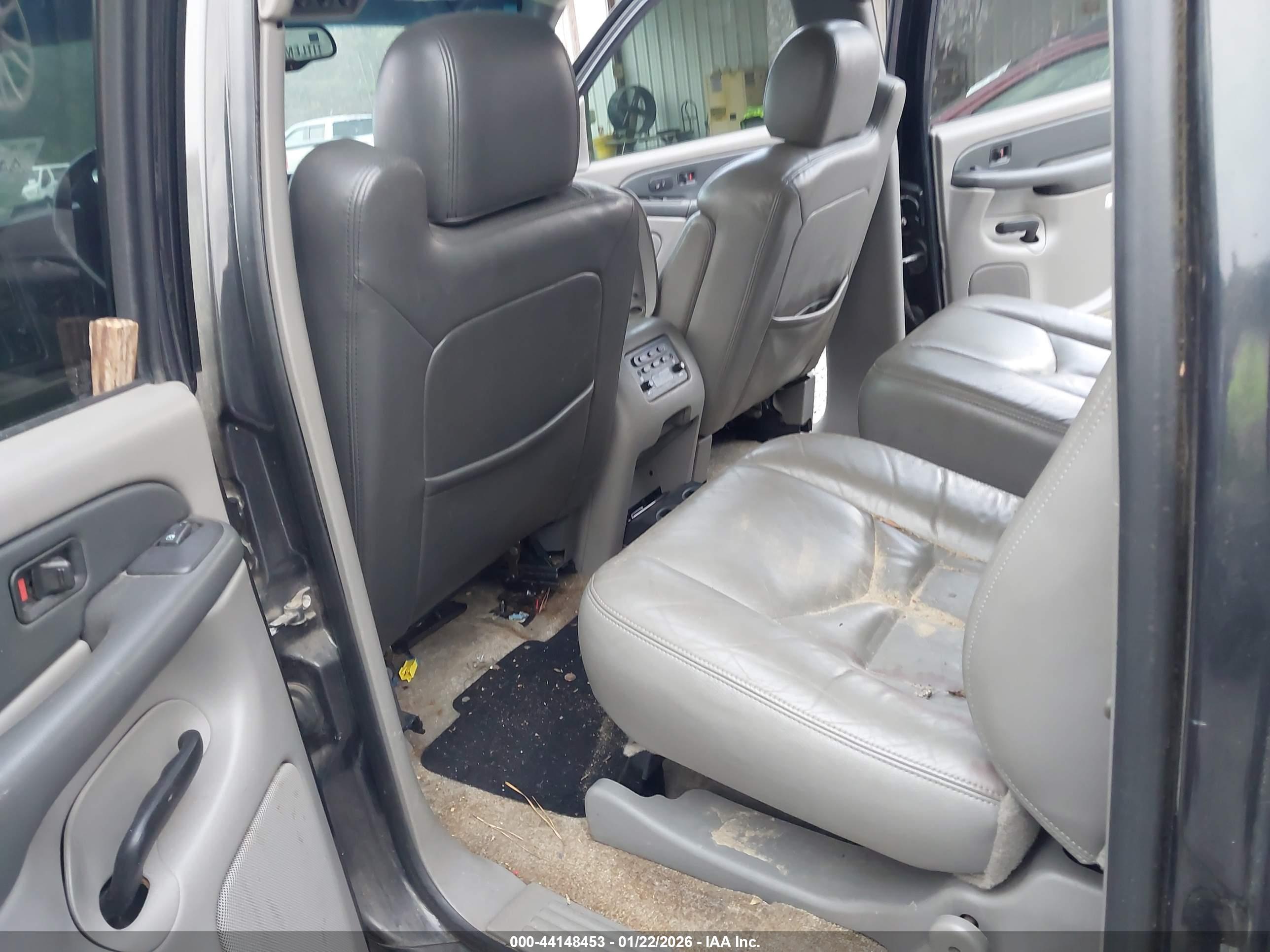 CHEVROLET SUBURBAN image 8
