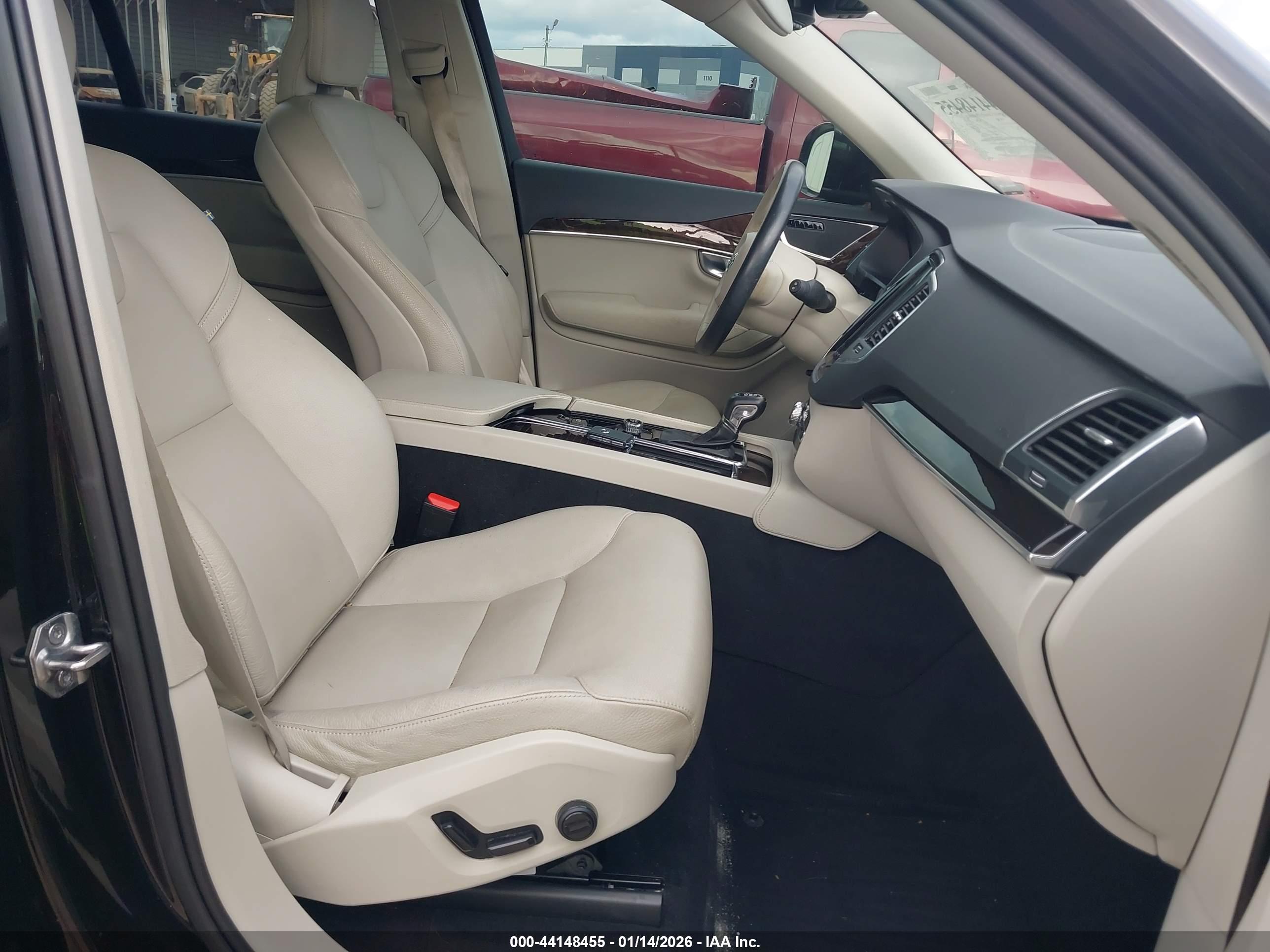 VOLVO XC90 image 5