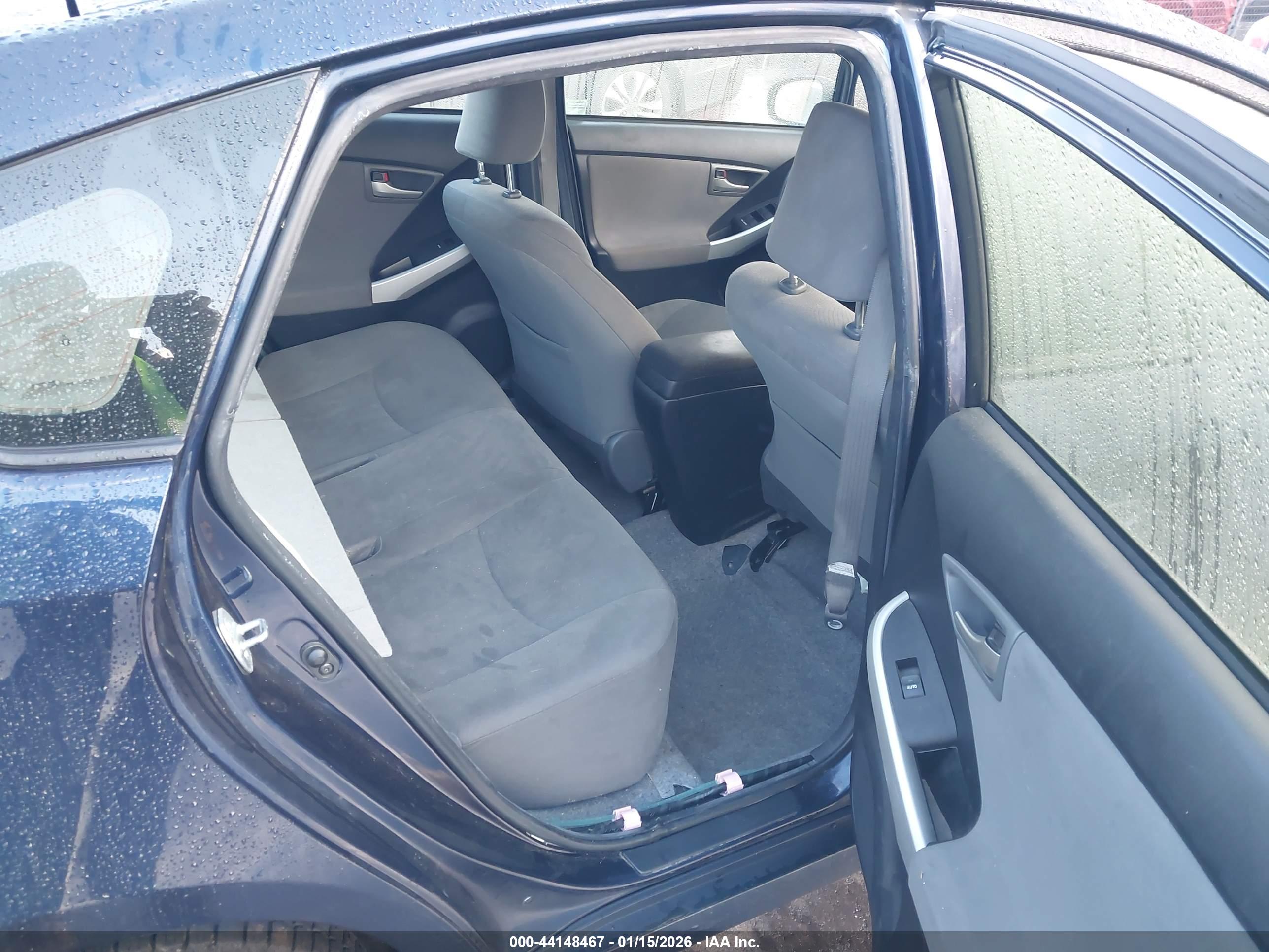 TOYOTA PRIUS image 8