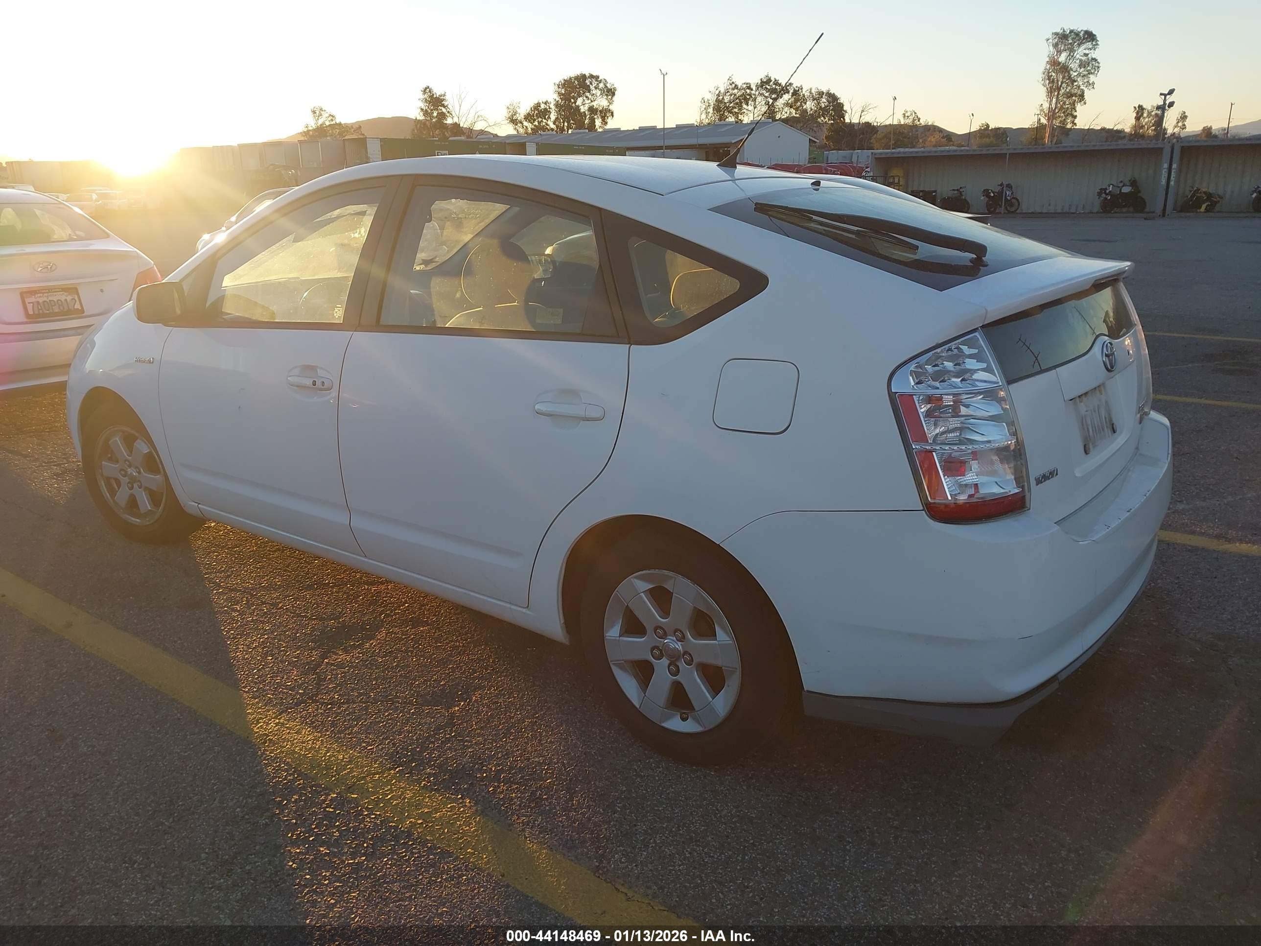 TOYOTA PRIUS image 3