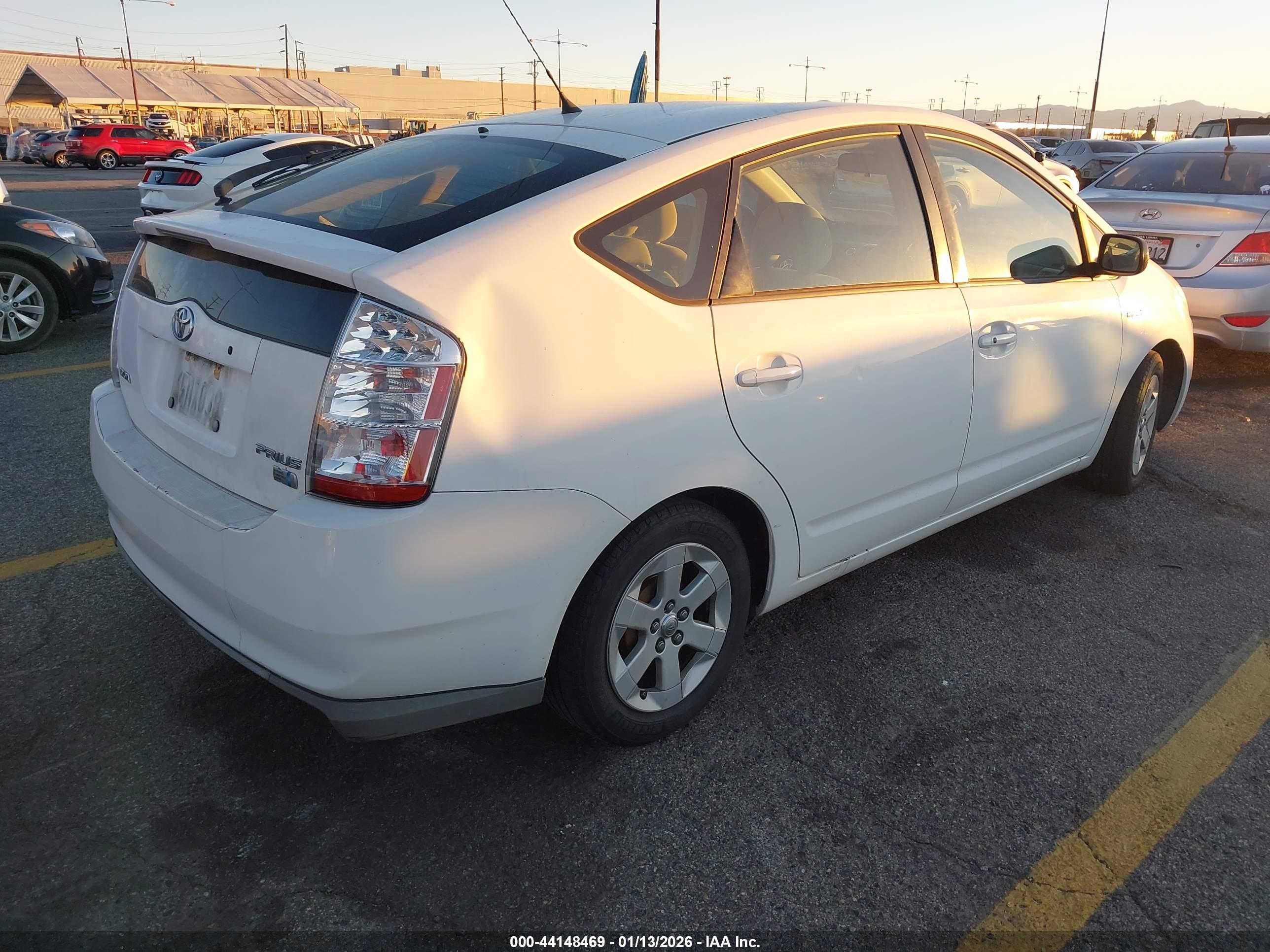 TOYOTA PRIUS image 4