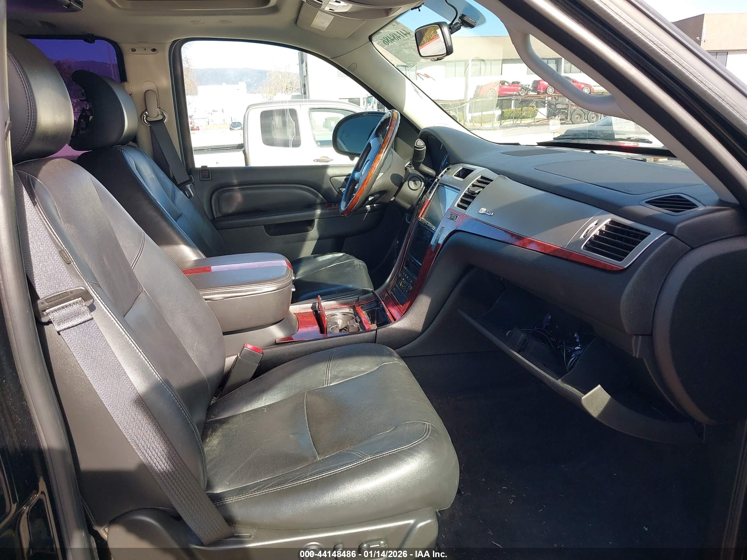 CADILLAC ESCALADE image 5