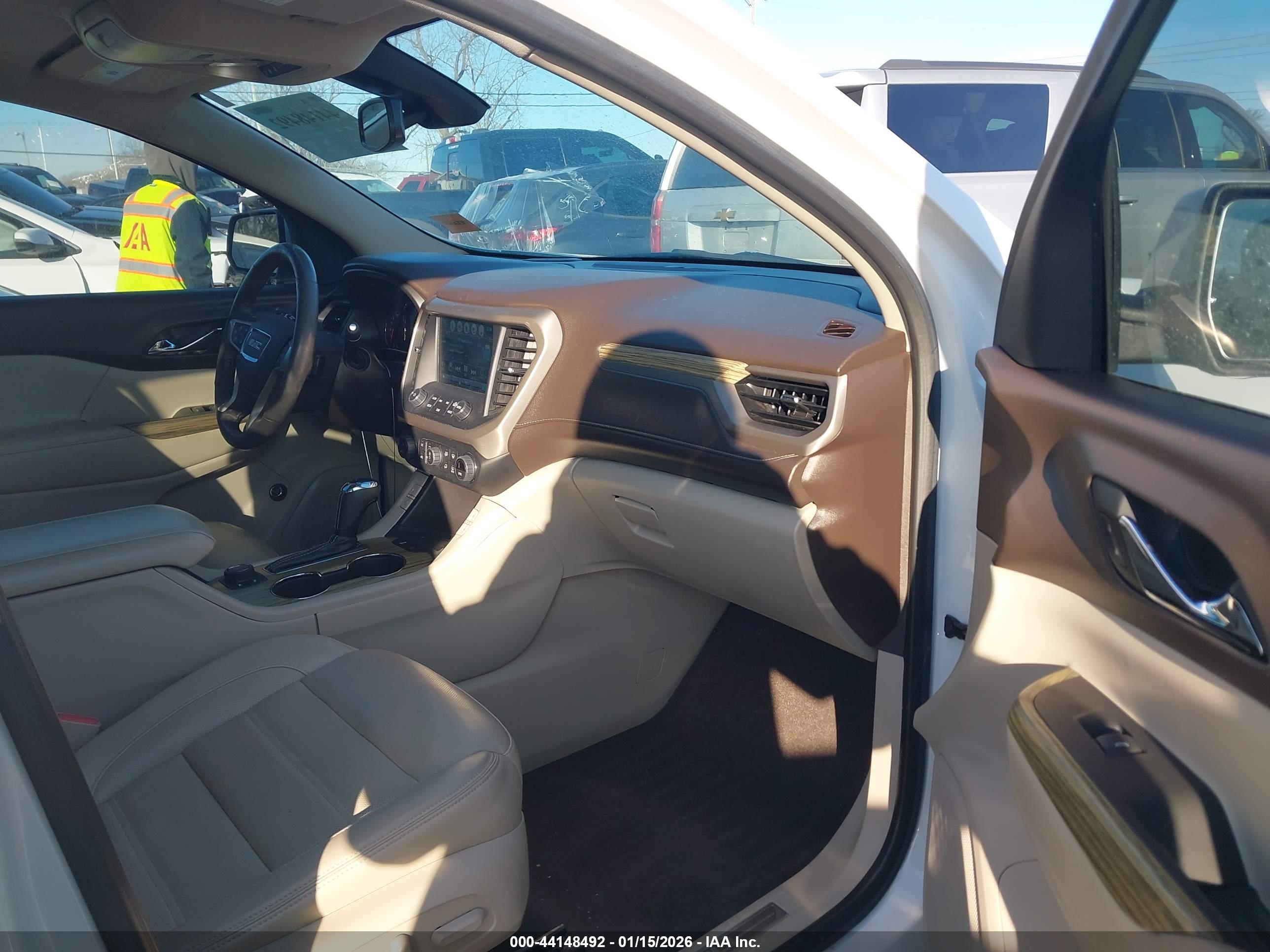 GMC ACADIA image 5