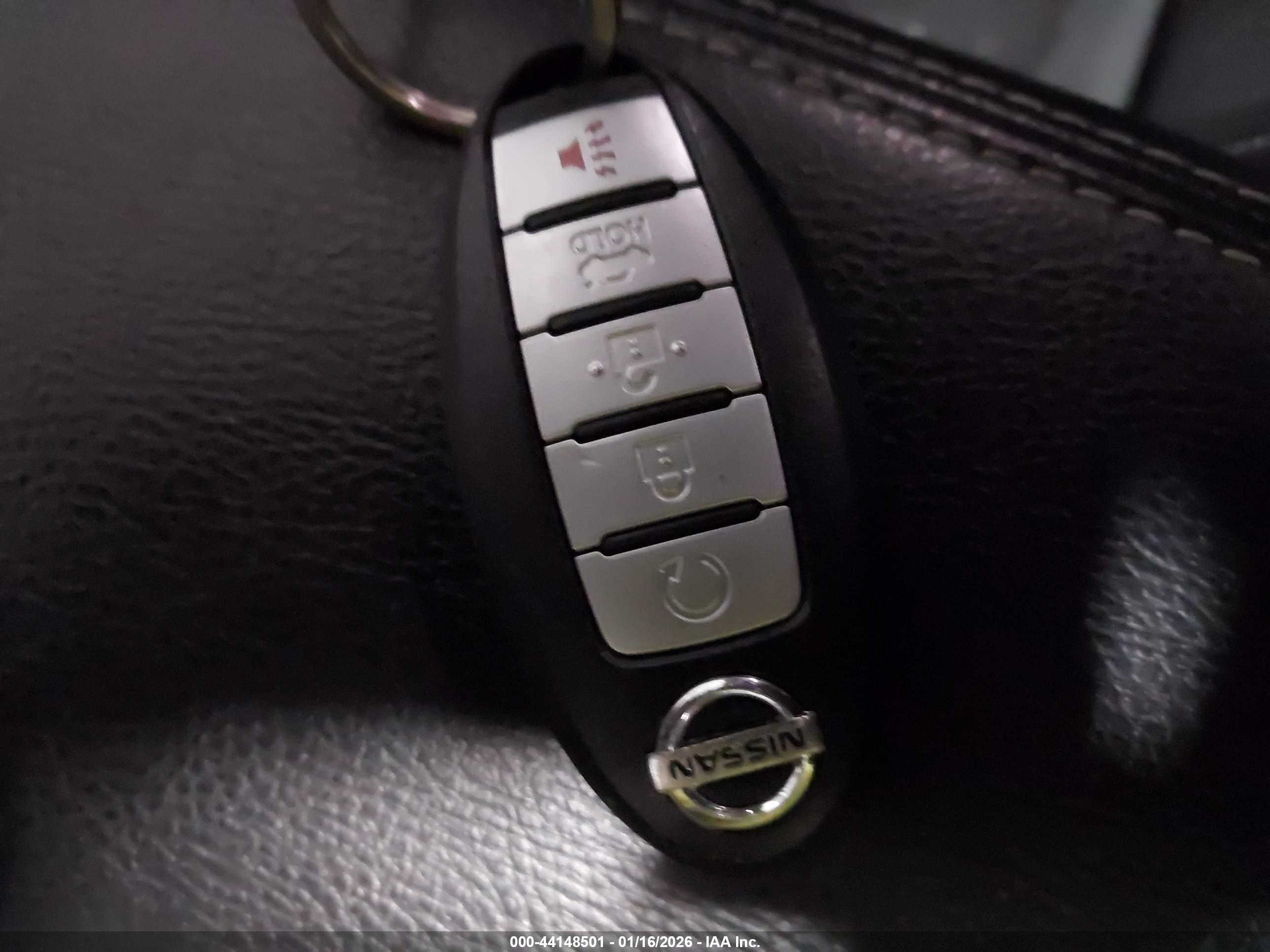 NISSAN MAXIMA image 11