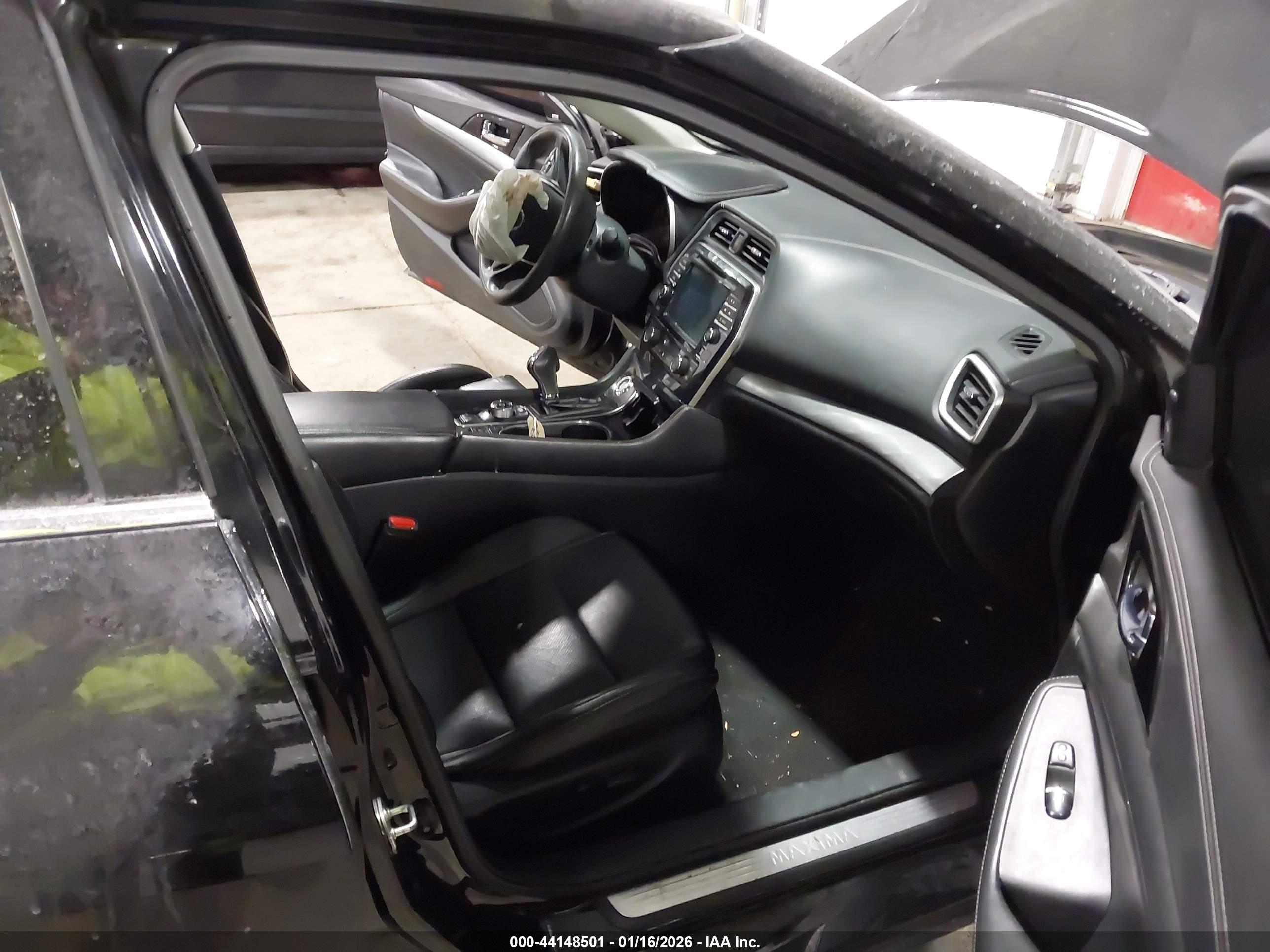 NISSAN MAXIMA image 5