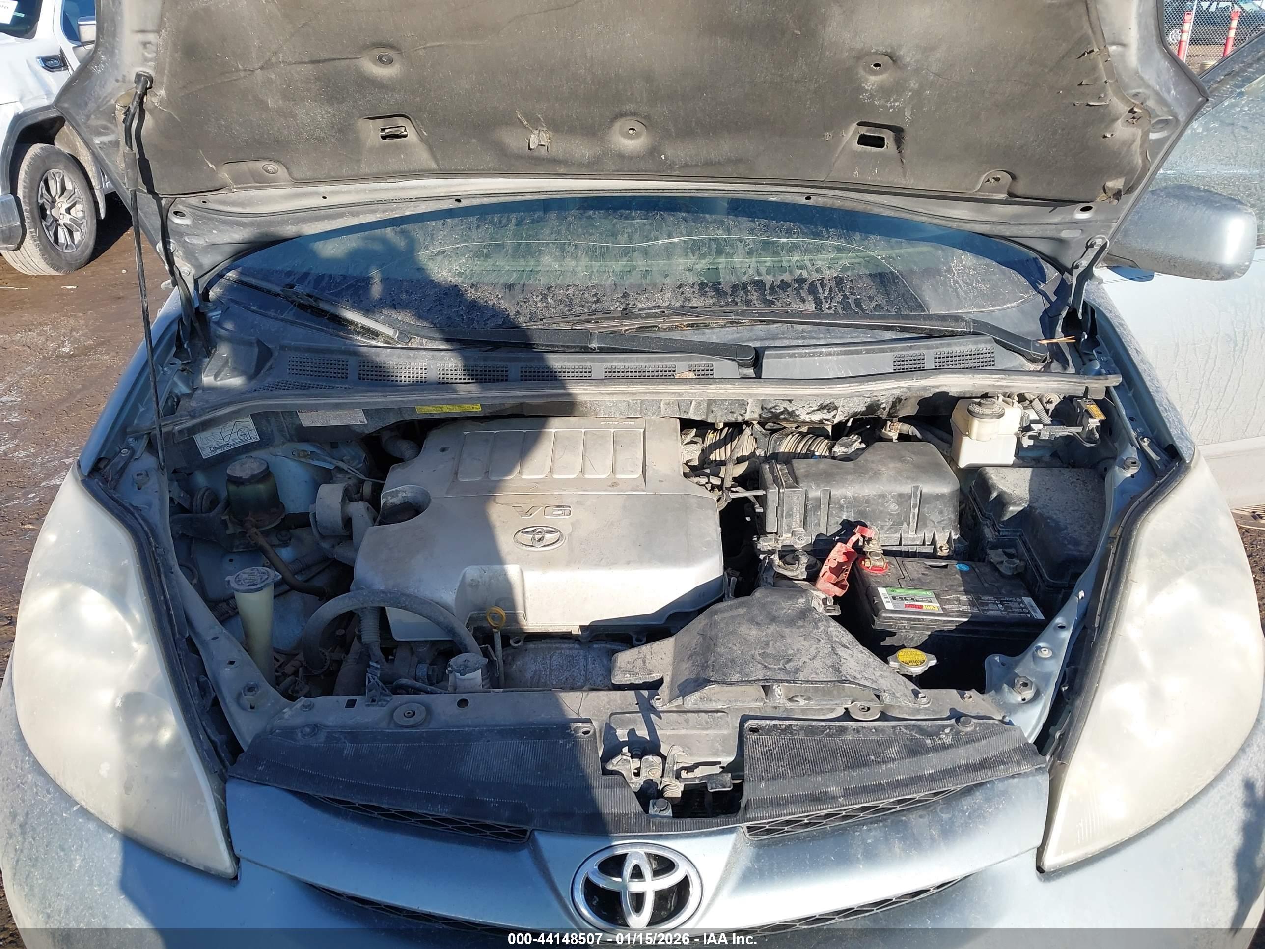TOYOTA SIENNA image 10