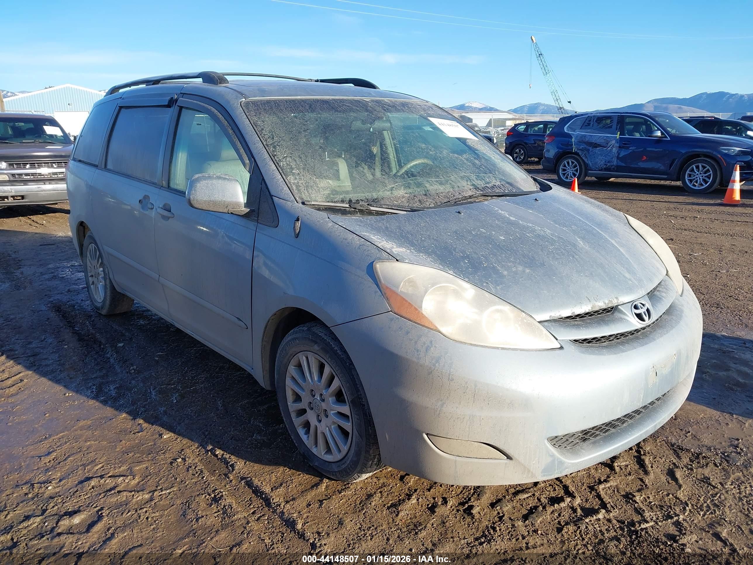 TOYOTA SIENNA image 6