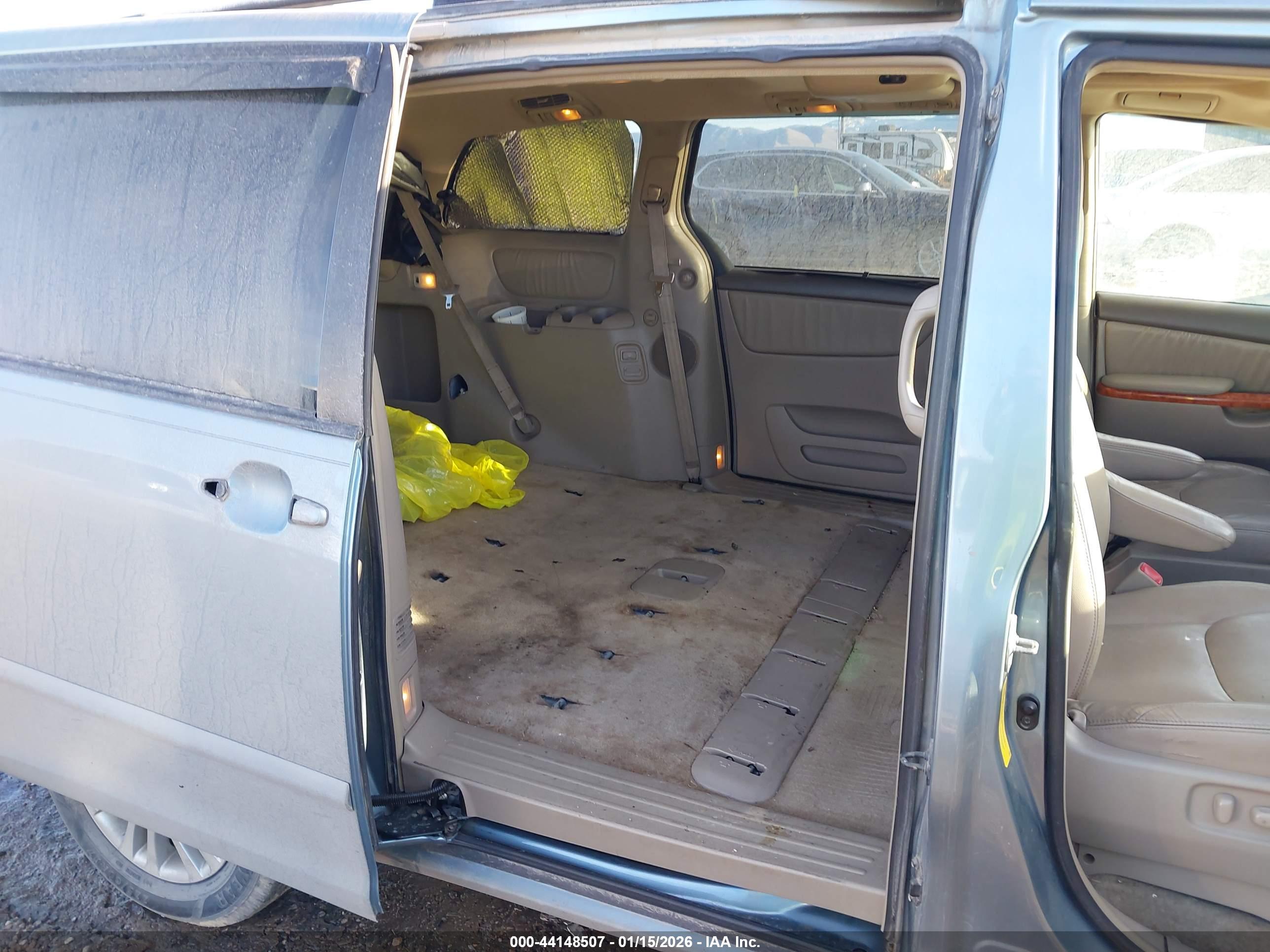 TOYOTA SIENNA image 8