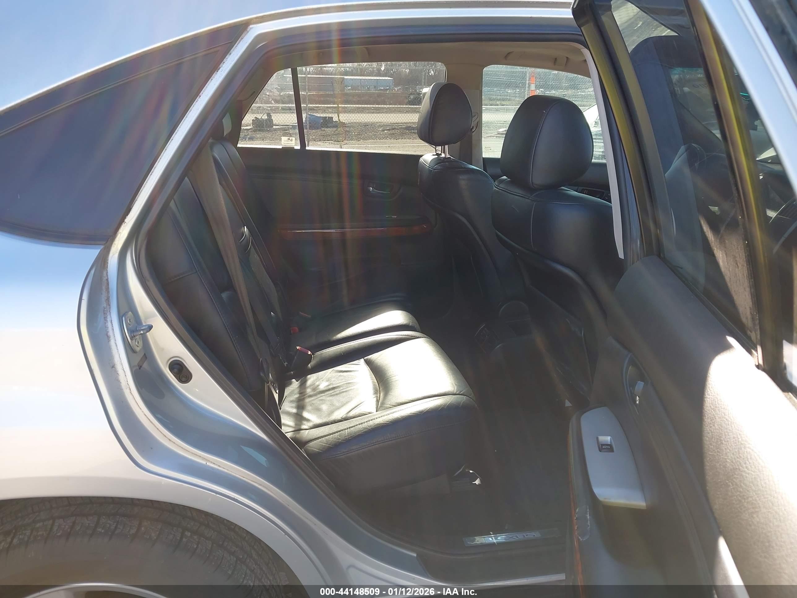 LEXUS RX image 8