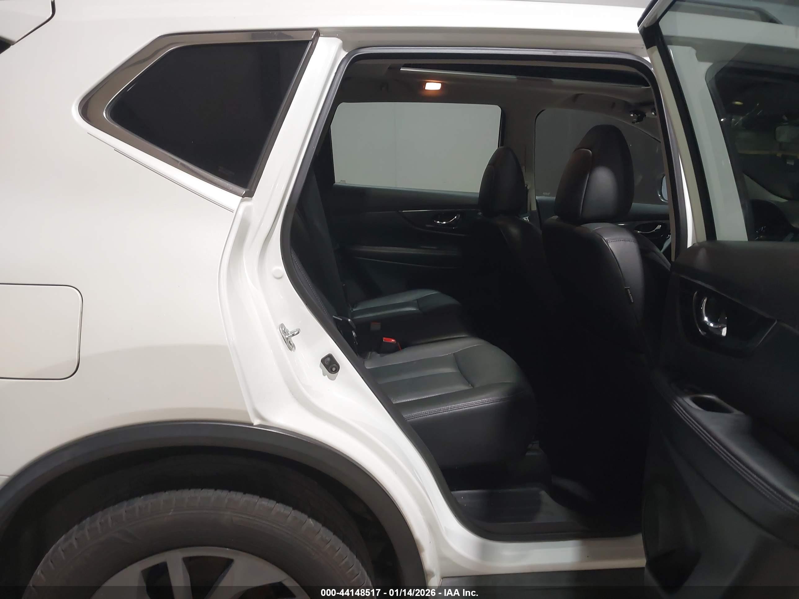 NISSAN ROGUE image 8