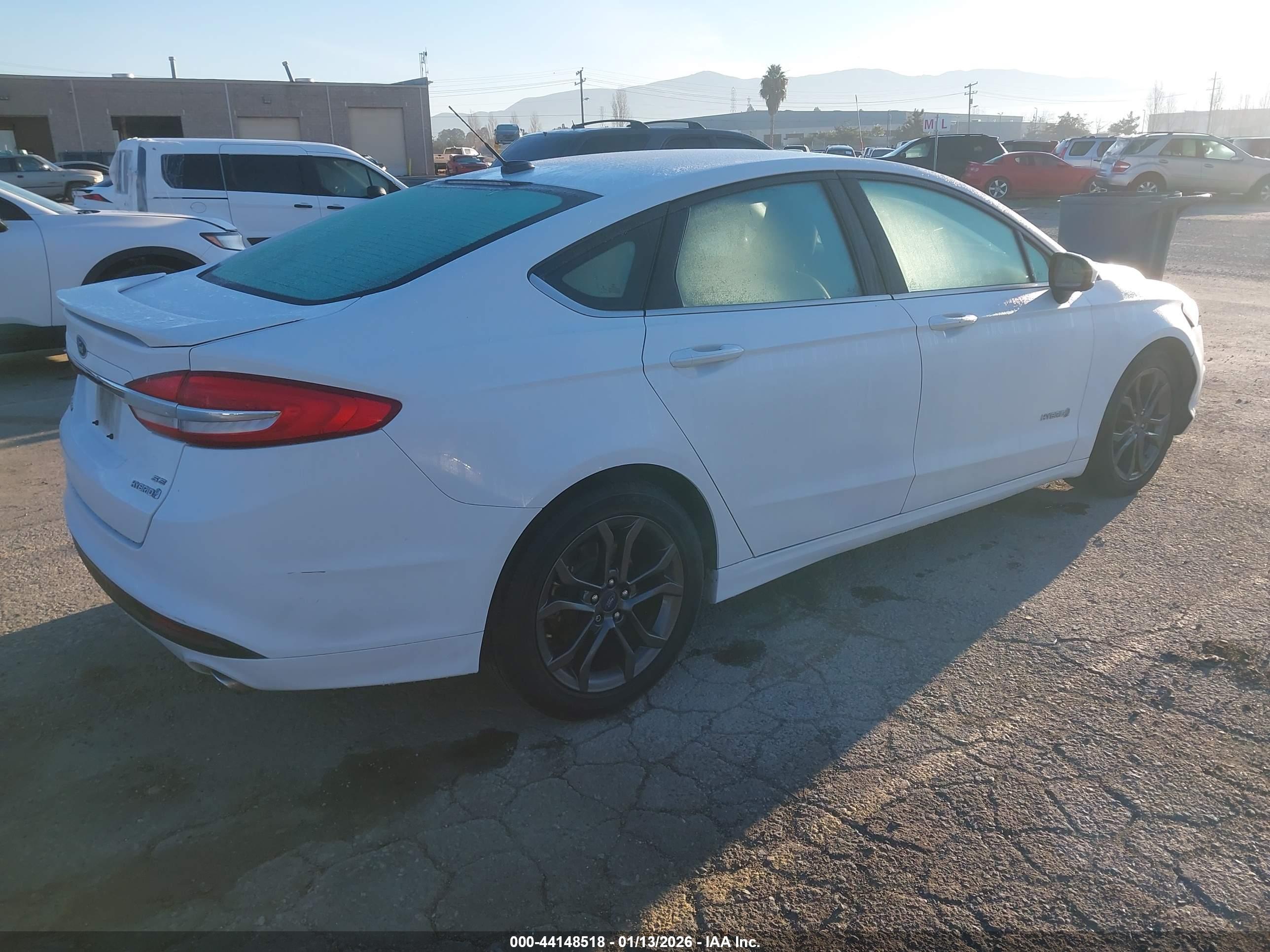 FORD FUSION image 4