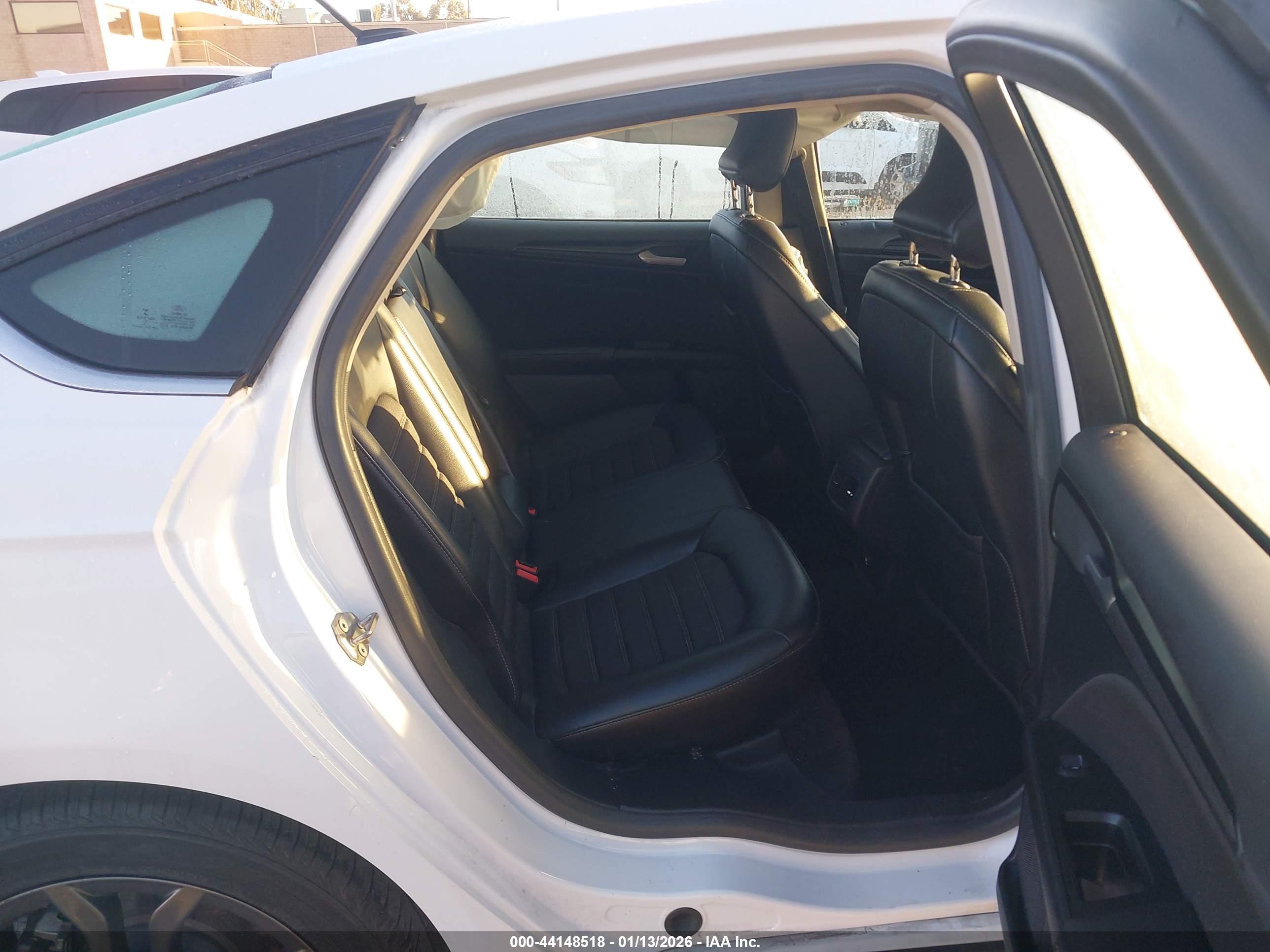 FORD FUSION image 8