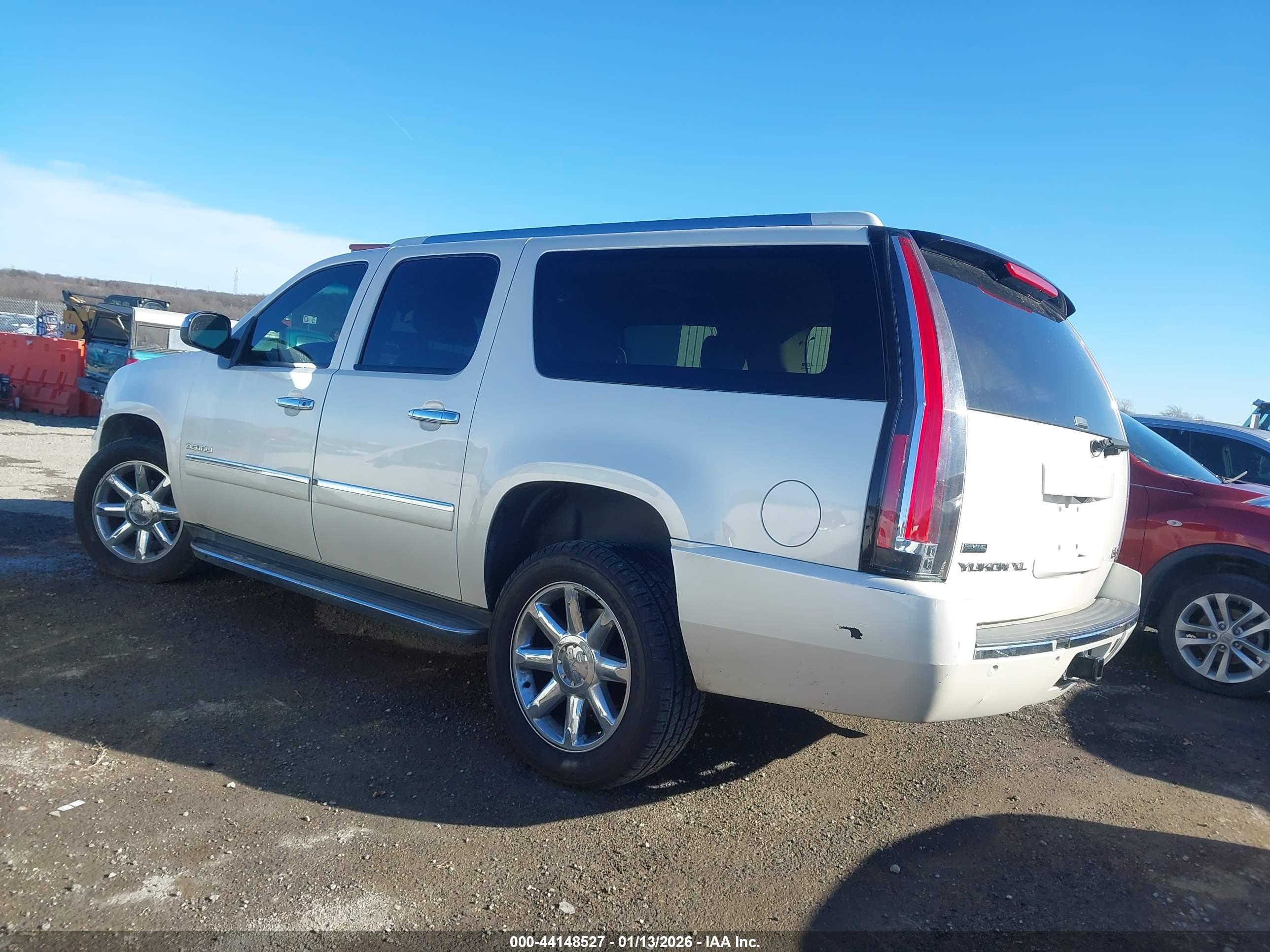 GMC YUKON image 3