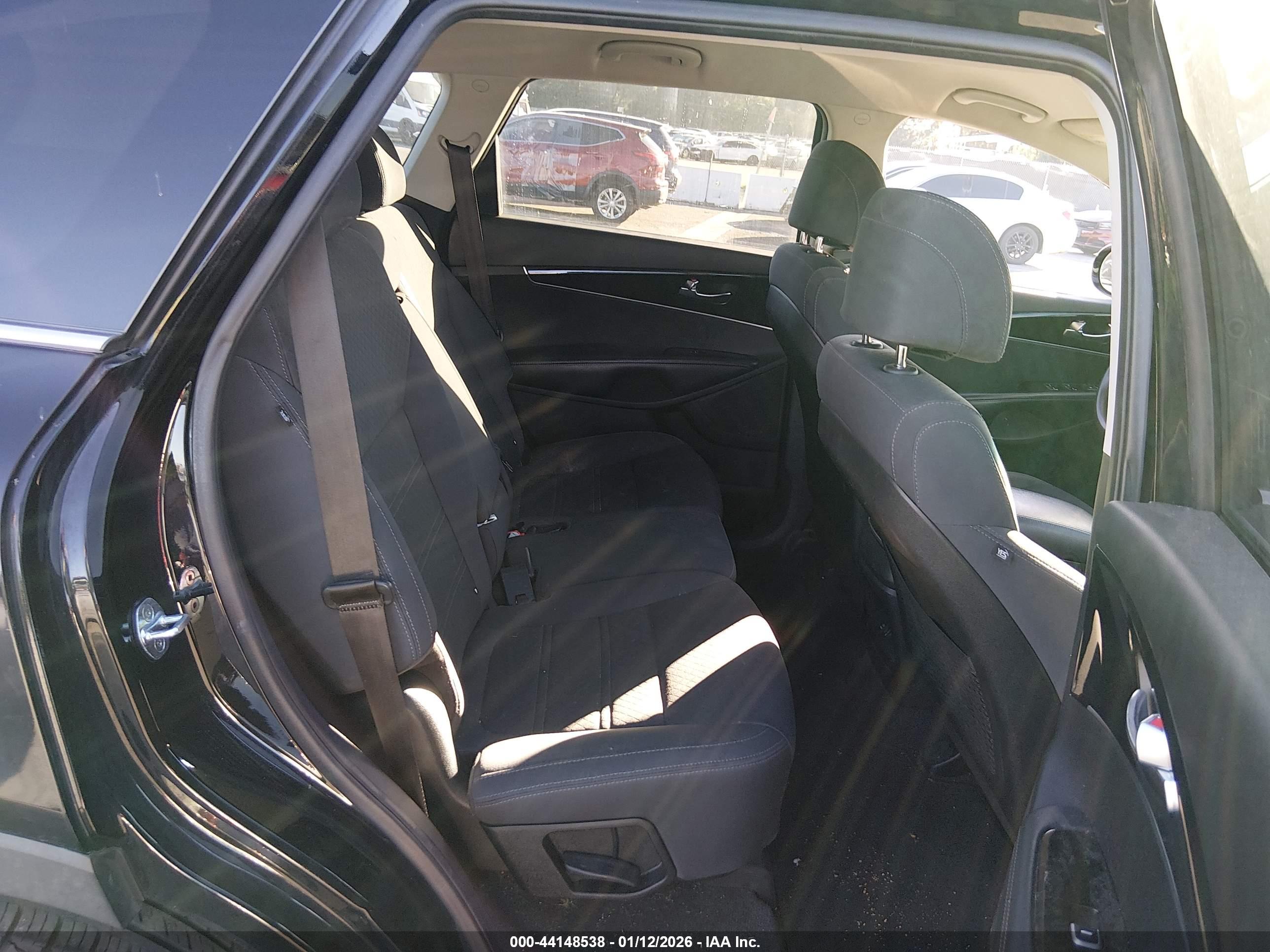 KIA SORENTO image 8