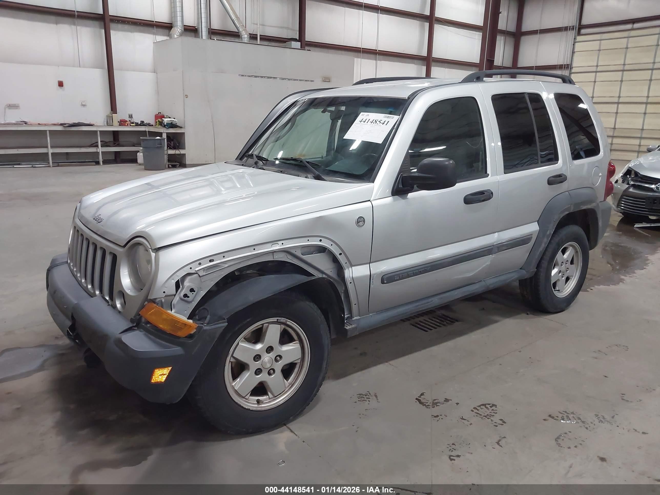 JEEP LIBERTY image 2