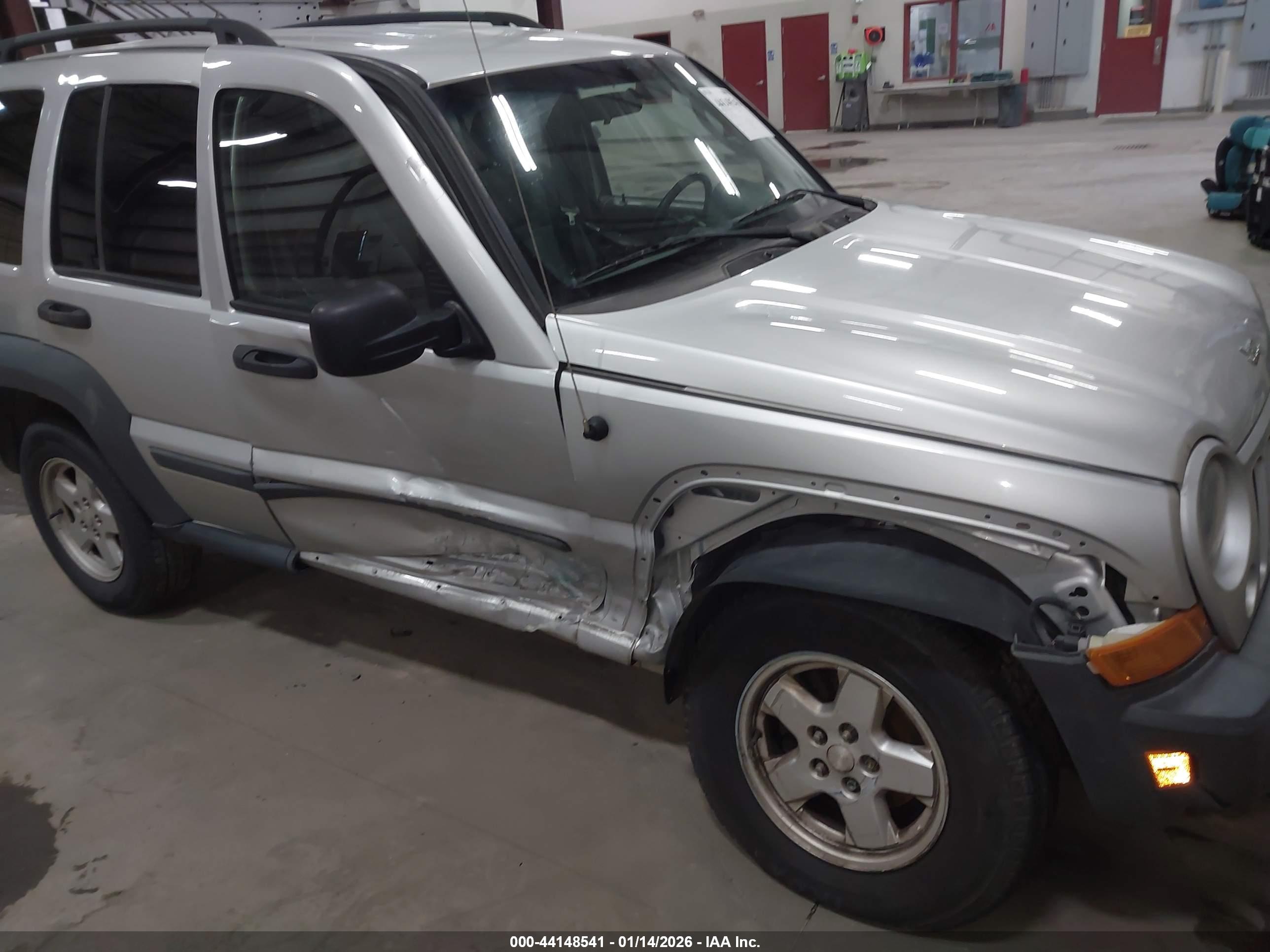 JEEP LIBERTY image 6