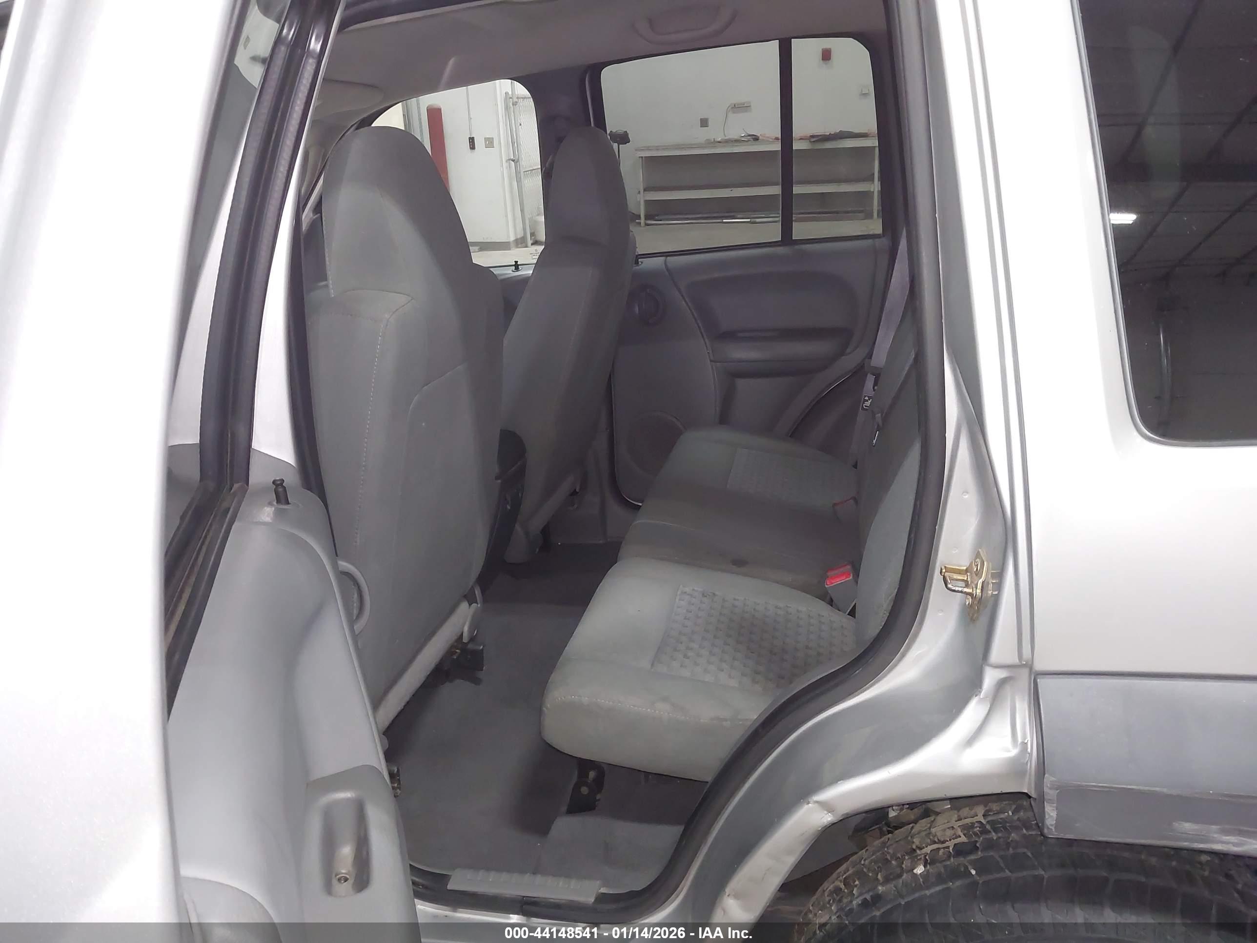 JEEP LIBERTY image 8